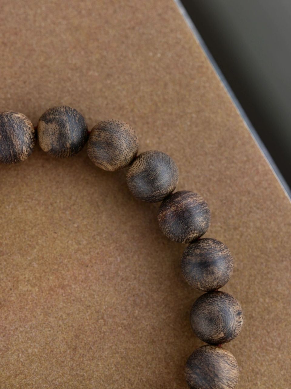 谁能不爱香香的沉香手串呢?