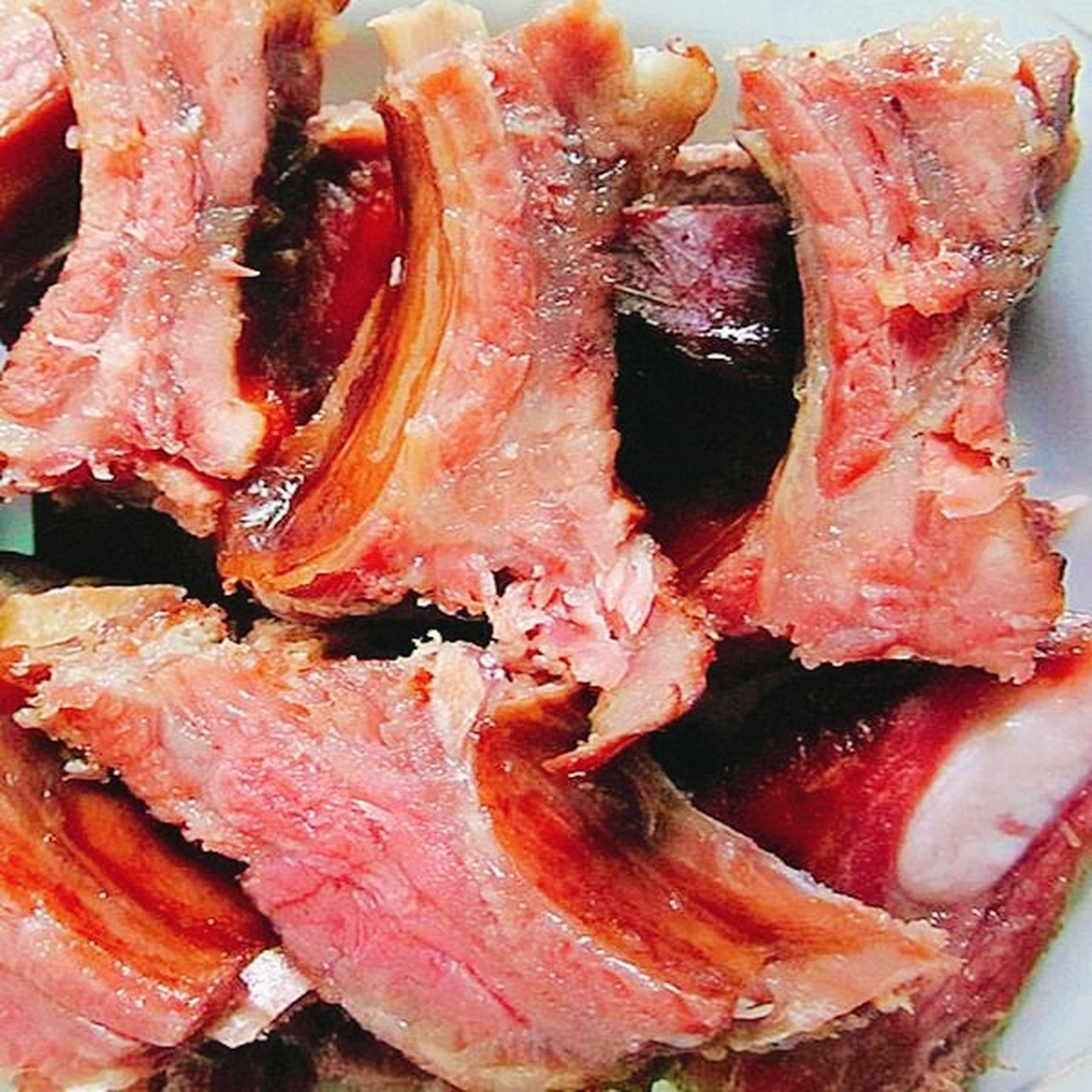 云南宣威火腿的四种烹饪做法大全 一:炖(煮)火腿 火腿打开,首选用温水