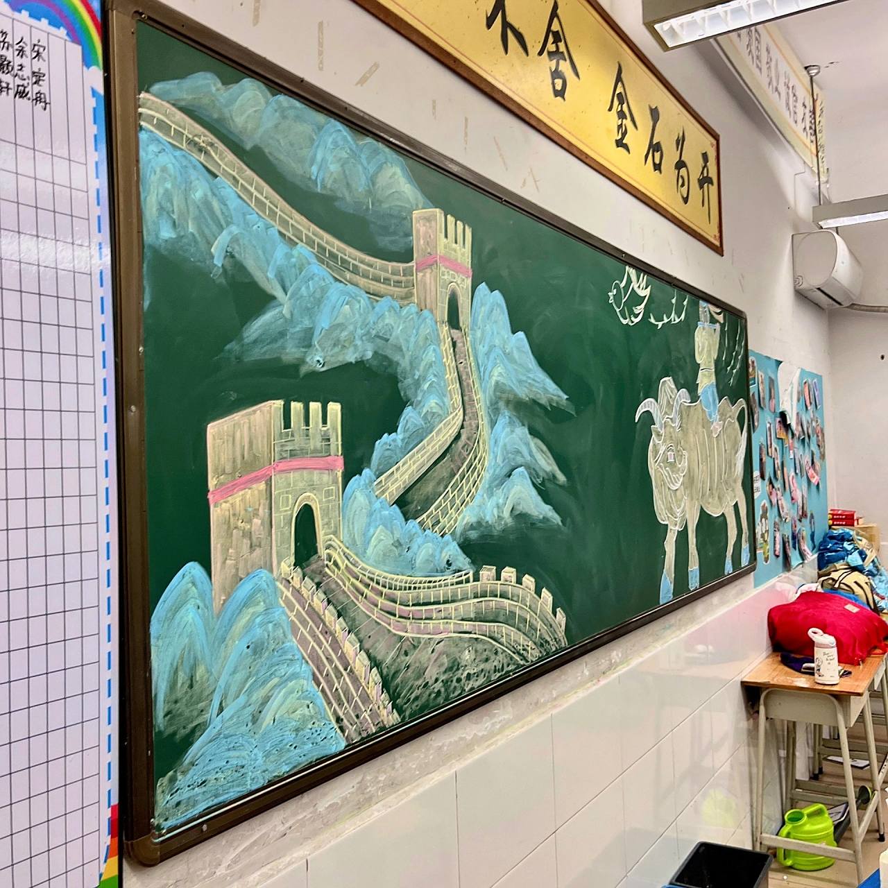 粉笔画丨清明节主题万里长城黑板报～ 清明节马上到啦,换上新的素材