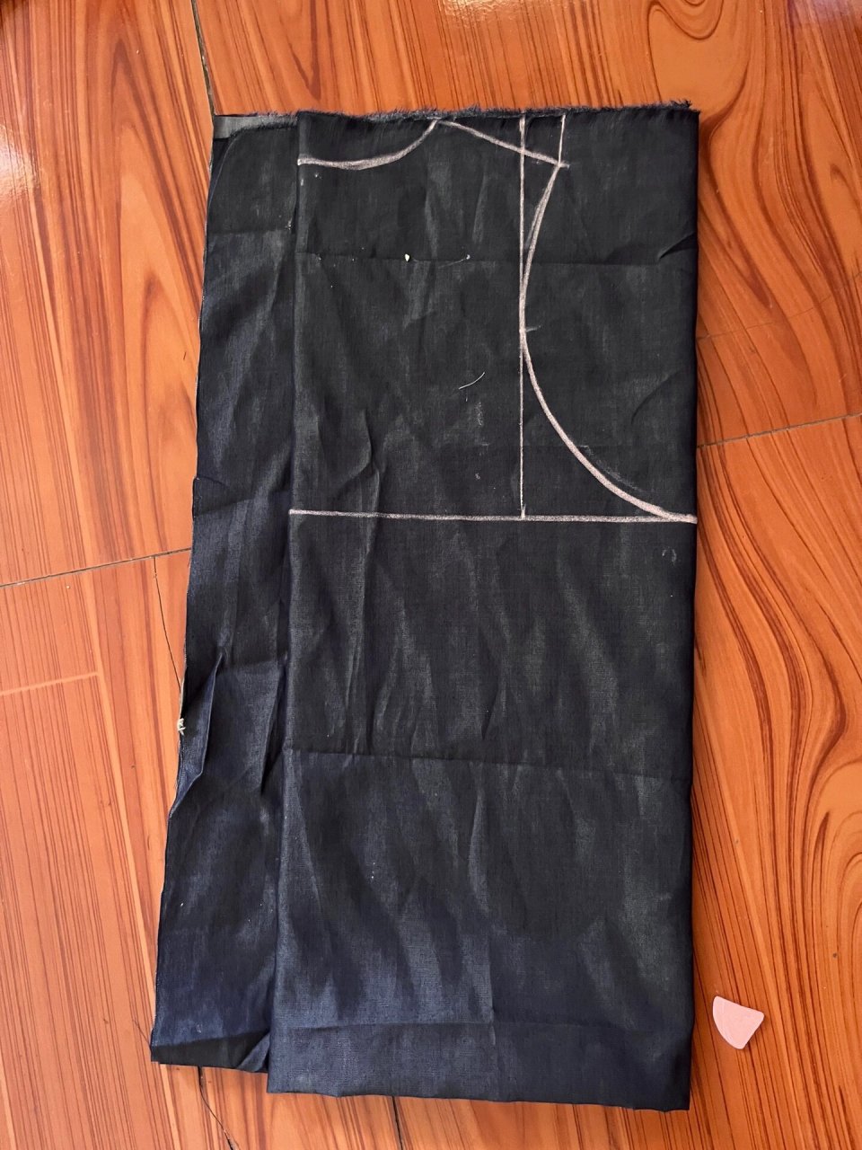 材质可选用牛仔,棉麻,亚麻,苎麻,香云纱之类的,裁剪图来自 ,我用了