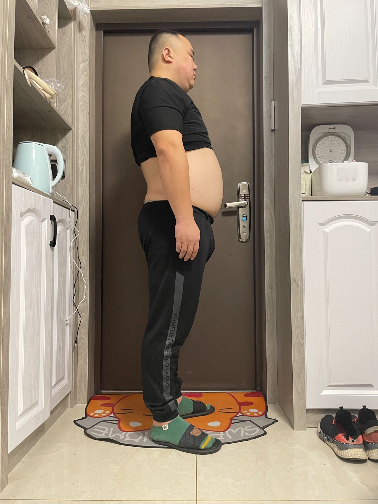 210斤减肥打卡第一天 身体分析:身高175cm,体重105kg 一天的总热量