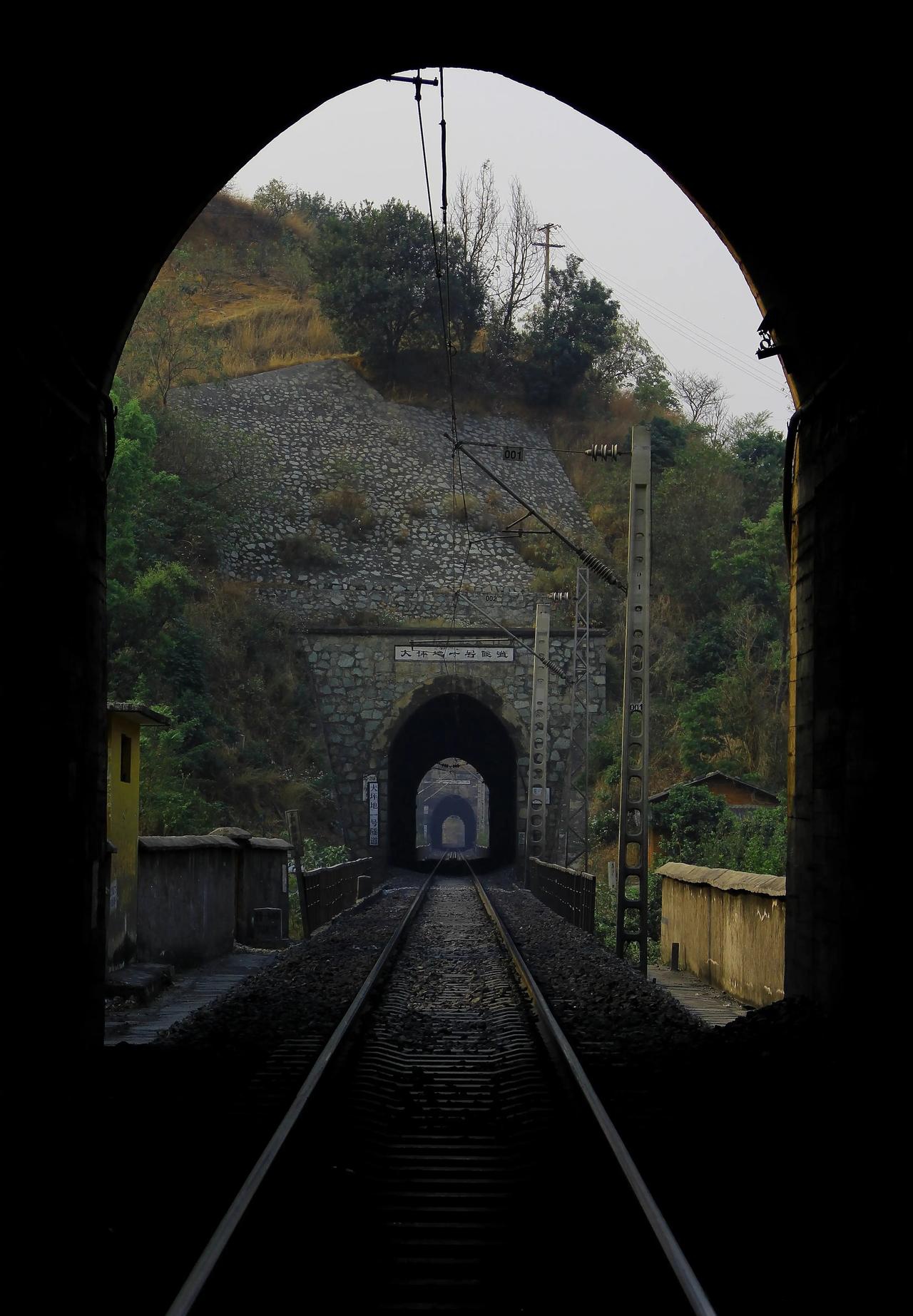 在这个瞬息万变的时代,我们常常被新的事物所吸引,追逐着流行的脚步