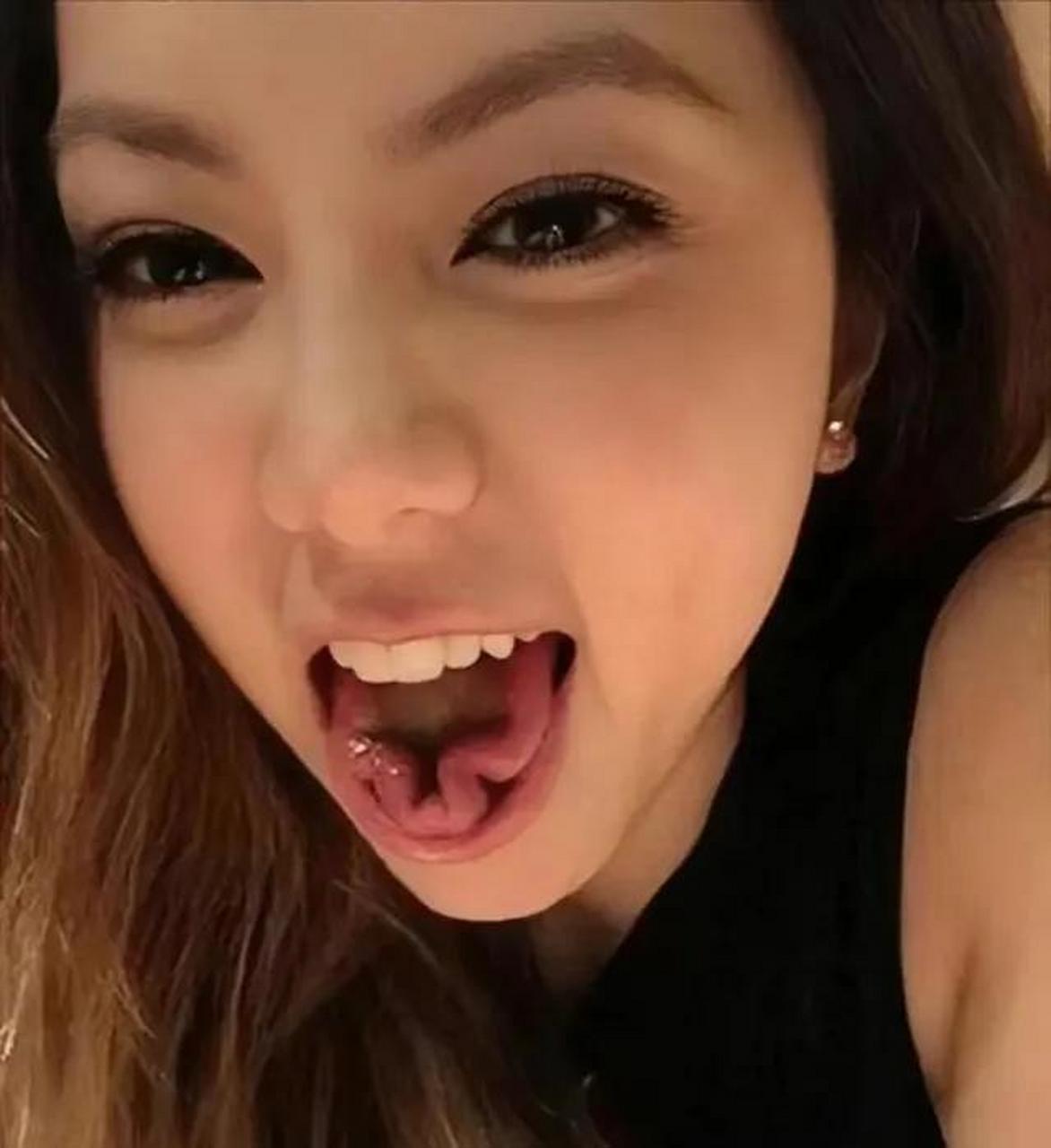 近日娜扎出席活动偷偷吐舌头少女天下显露无疑,迷倒一众男粉丝