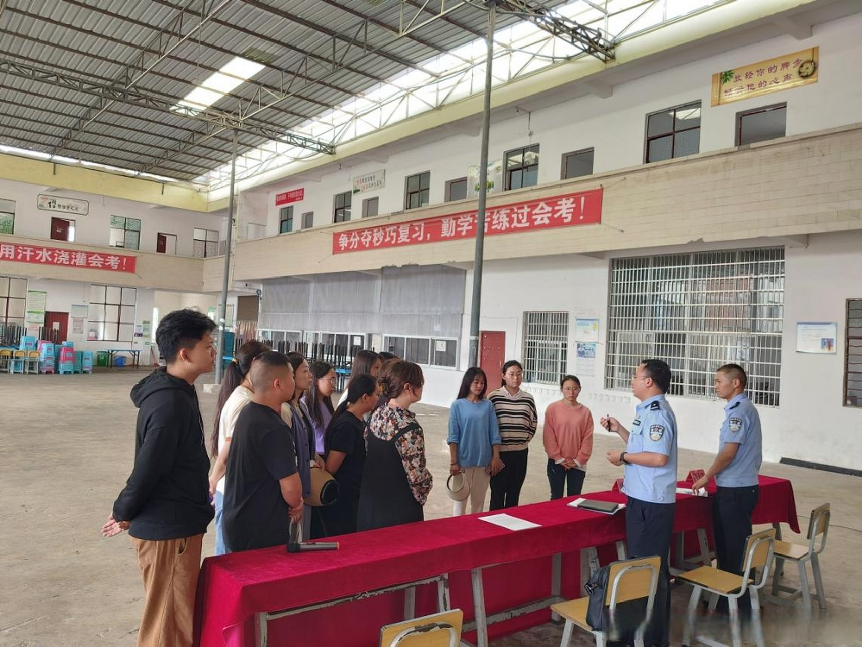 【普法强基|杨常胜副局长到马关县实验高级中学开展预防未成年人犯罪