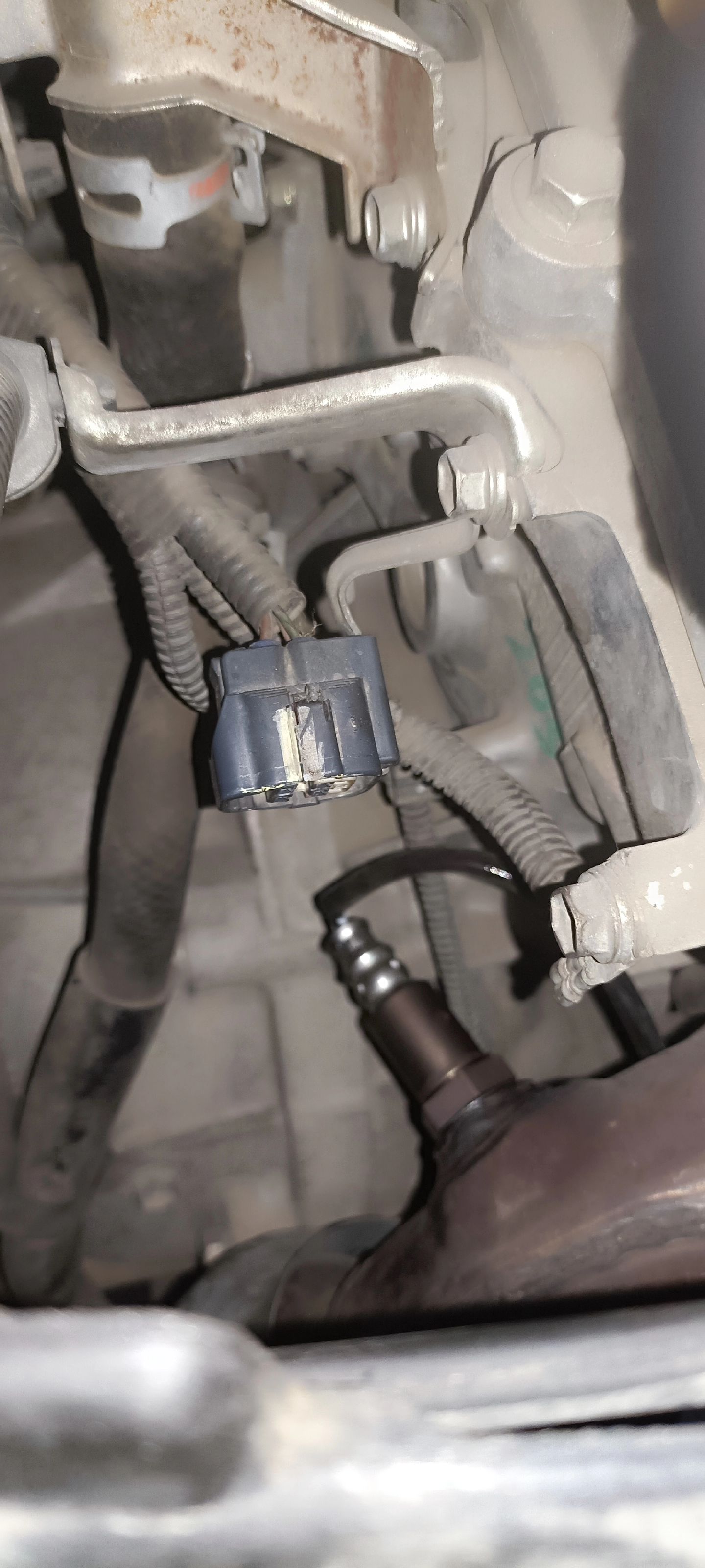 丰田锐志更换上氧传感器加更换四轮刹车片