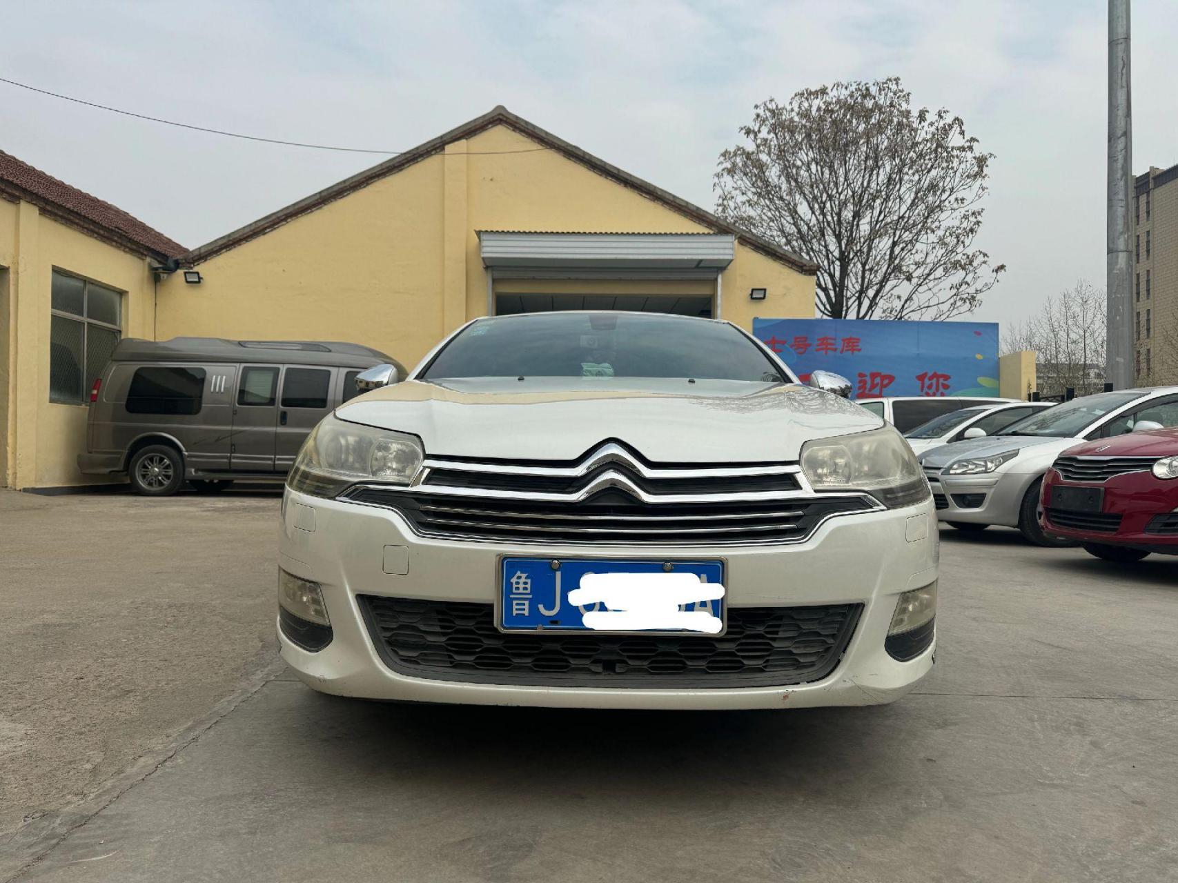 2013款东风雪铁龙c5自动悦享版,2.0l,新车指导价20.