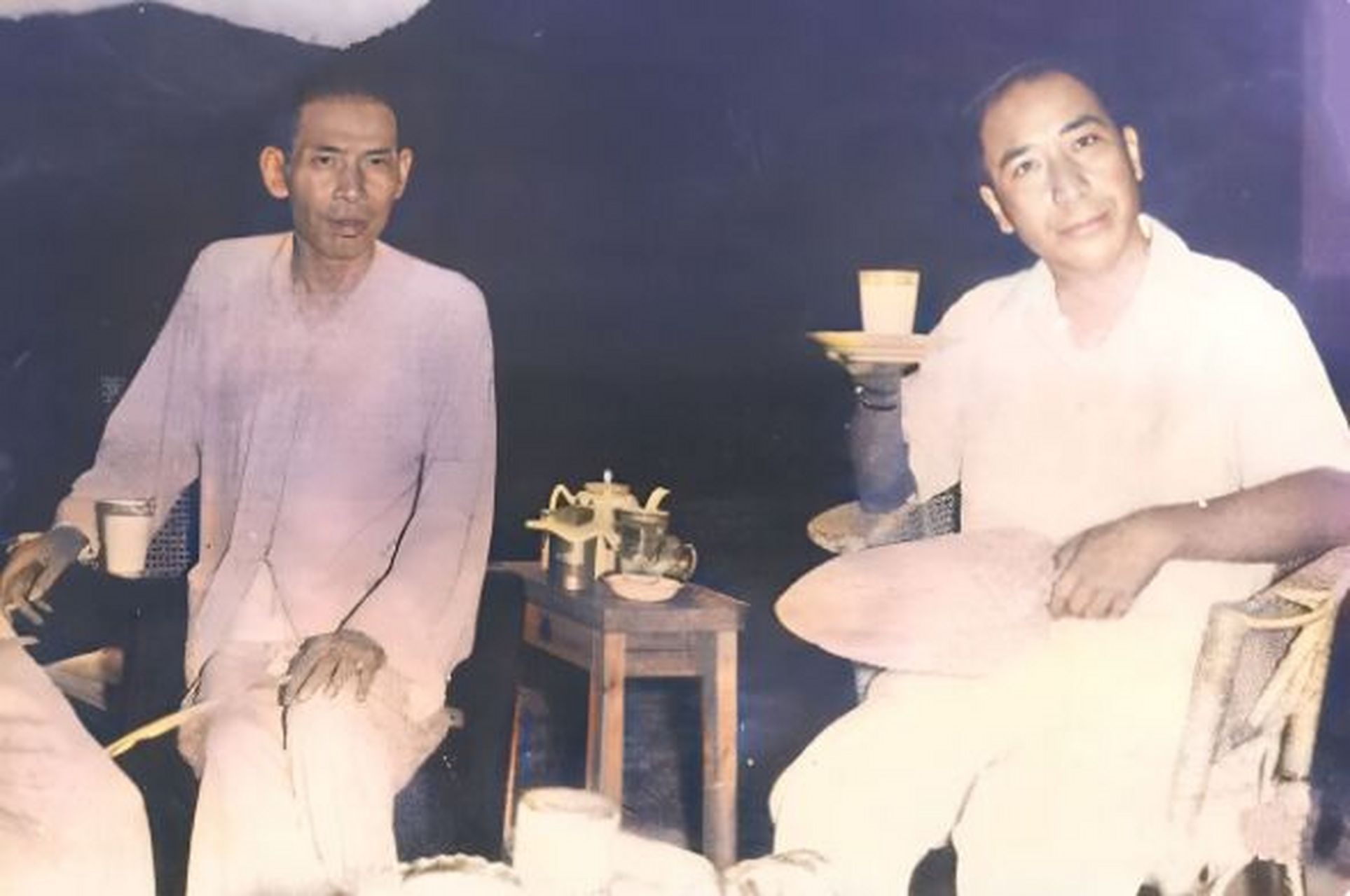 none 历史老照片: 戴笠和杜月笙的 一张罕见合影.