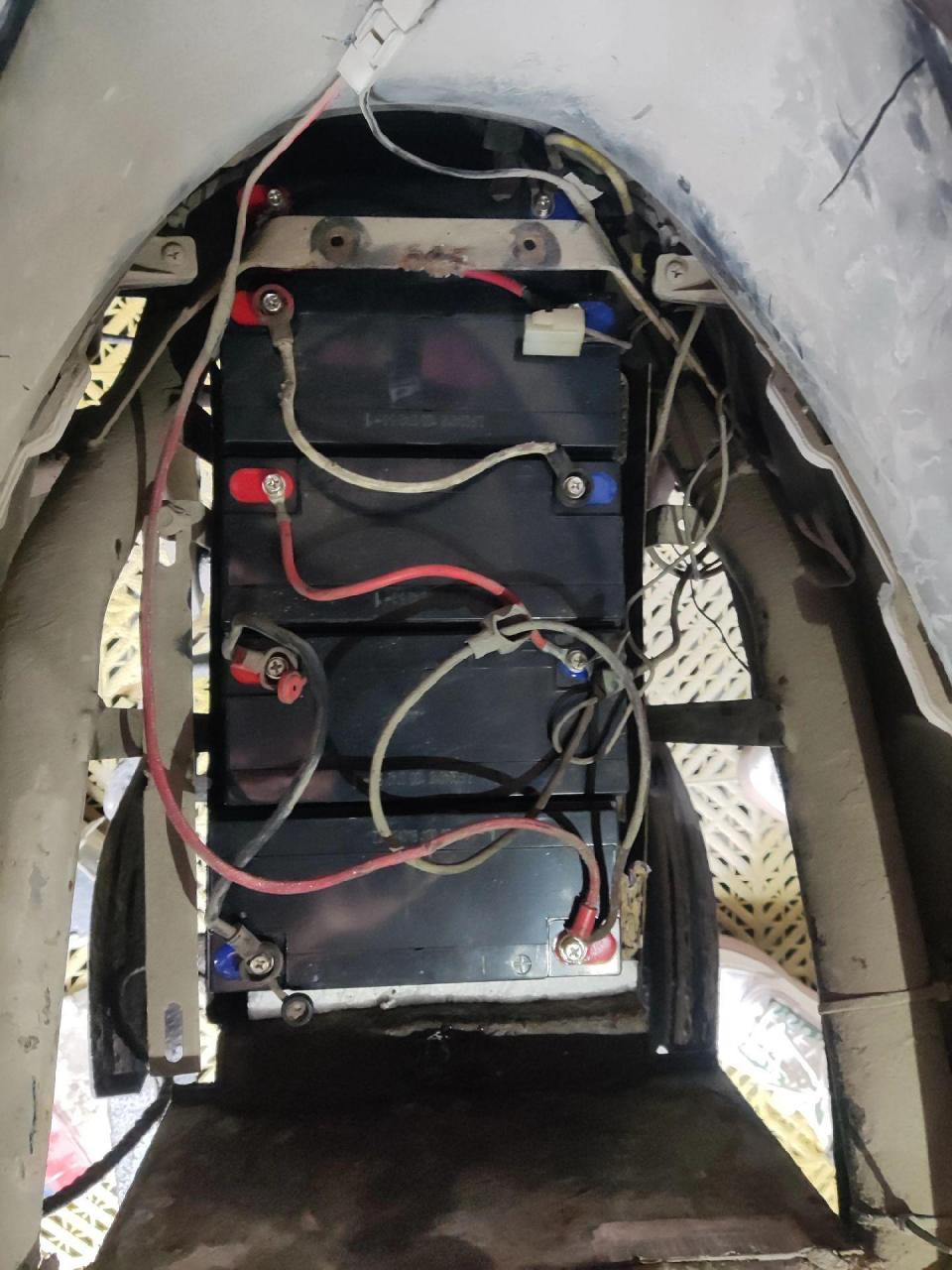 第一代公主款绿源电动车, 过来更换电池.
