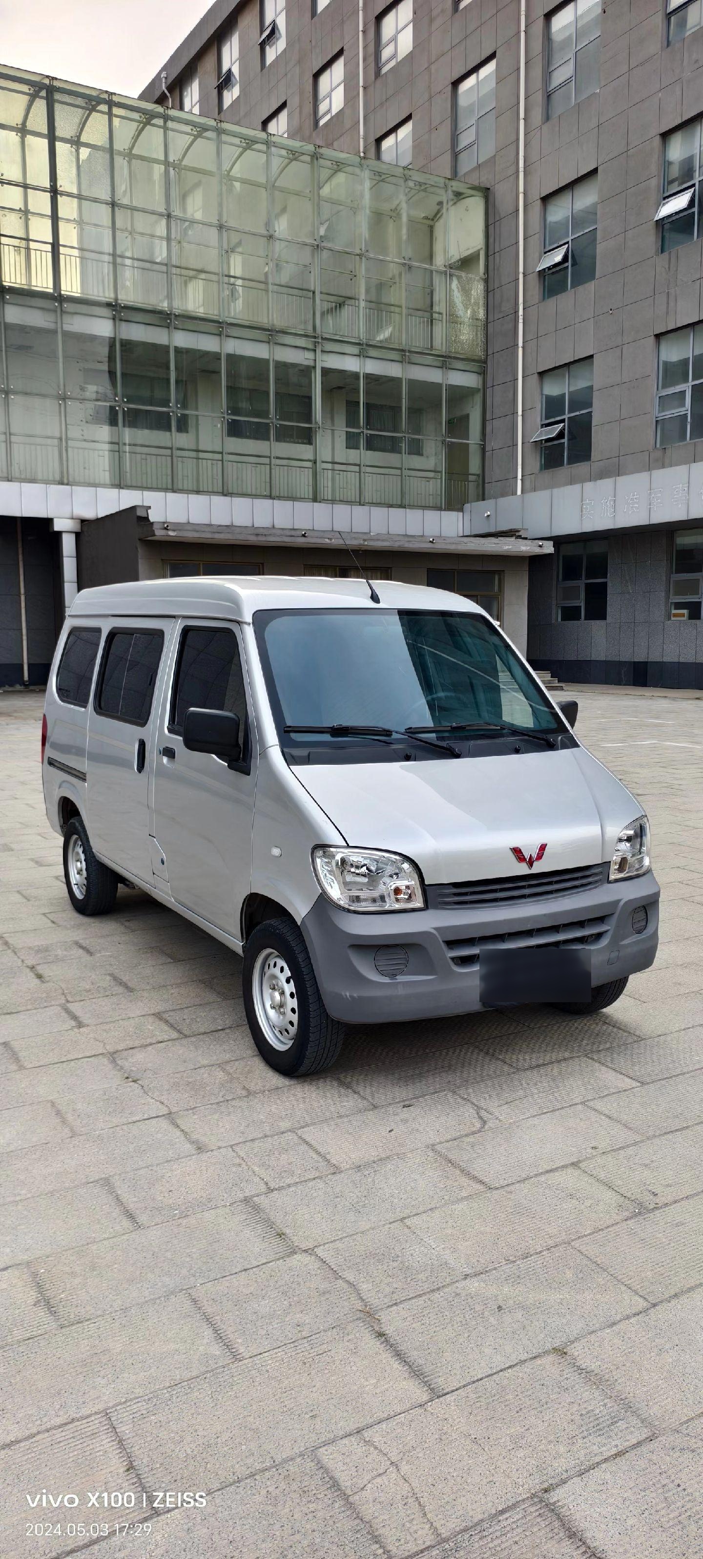 五菱之光新款1.2大马力,5座面包车,可以拉货