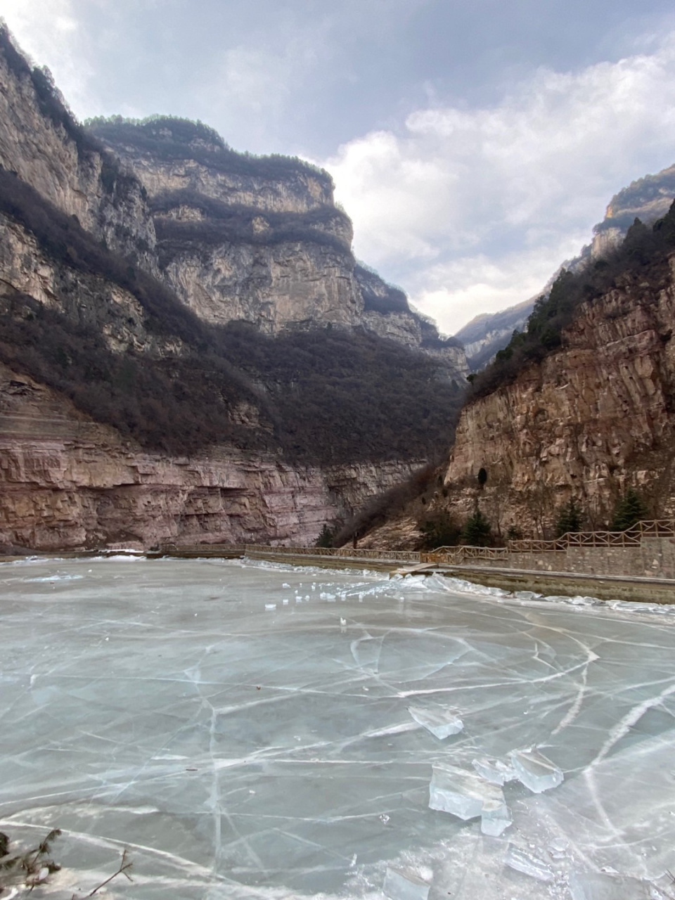 红崖峡谷景区(一) 山西省灵石县红崖峡谷景区集险,秀,雄,奇,幽于一体
