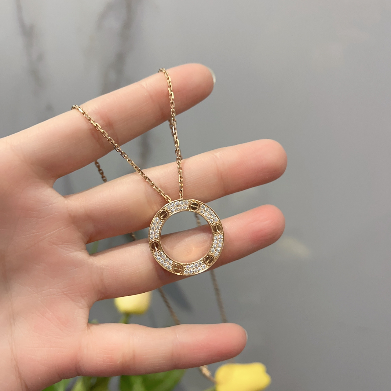 卡地亚玫瑰金满天星大圆饼项链来了 卡地亚玫瑰金满天星大圆饼项链,99