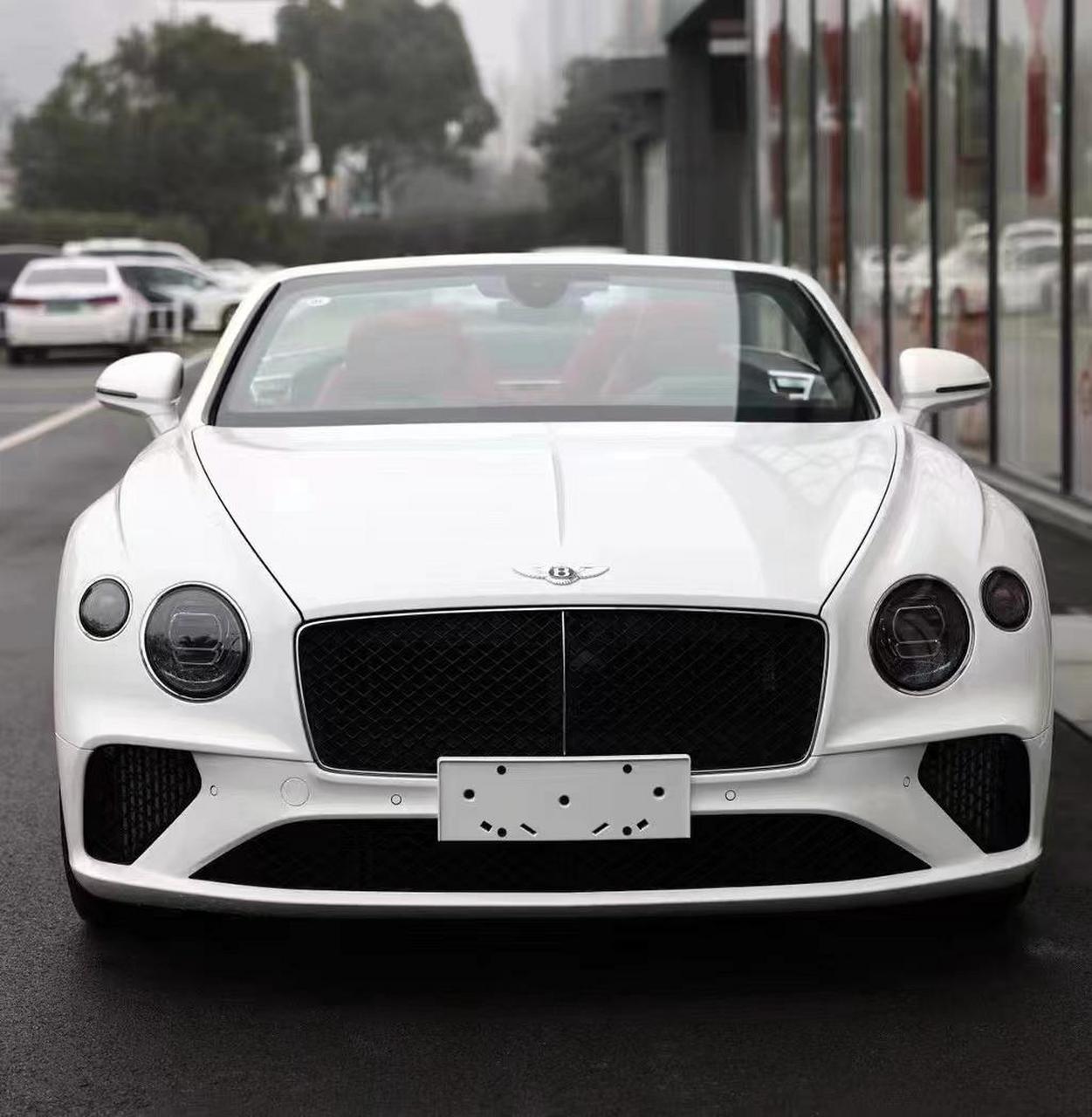 24款宾利欧陆 gtc 敞篷  现车含消费税90369万 外观:冰川白 内饰