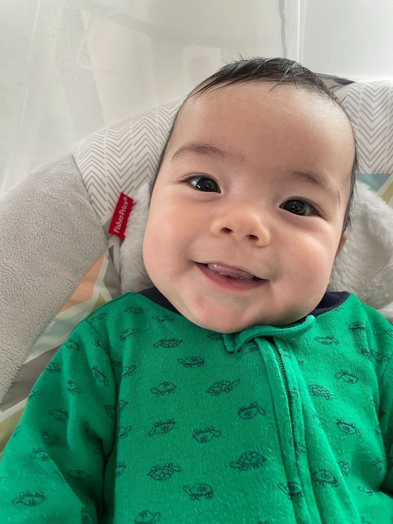 出生时的小黑孩居然变白了 老公是美国人,我是普通肤色的的中国人.