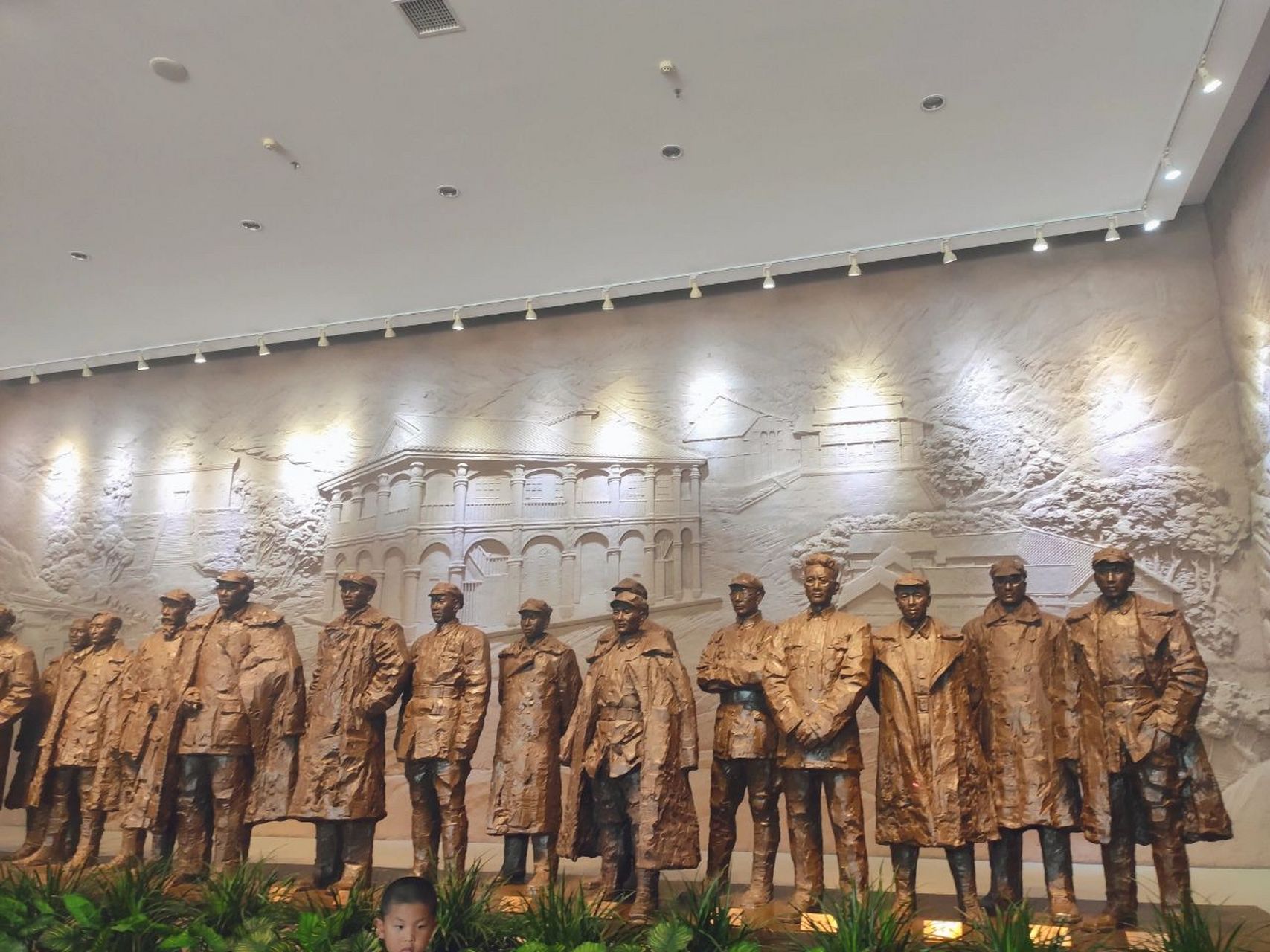 遵义会议会址攻略 当红军第五次反围剿失败,接连的挫败,外加强大的