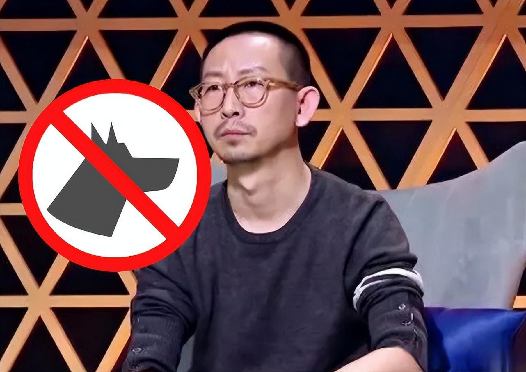 以毒舌著称的乐评人丁太升因屡次发表过激言论,被全网封号,网友纷纷