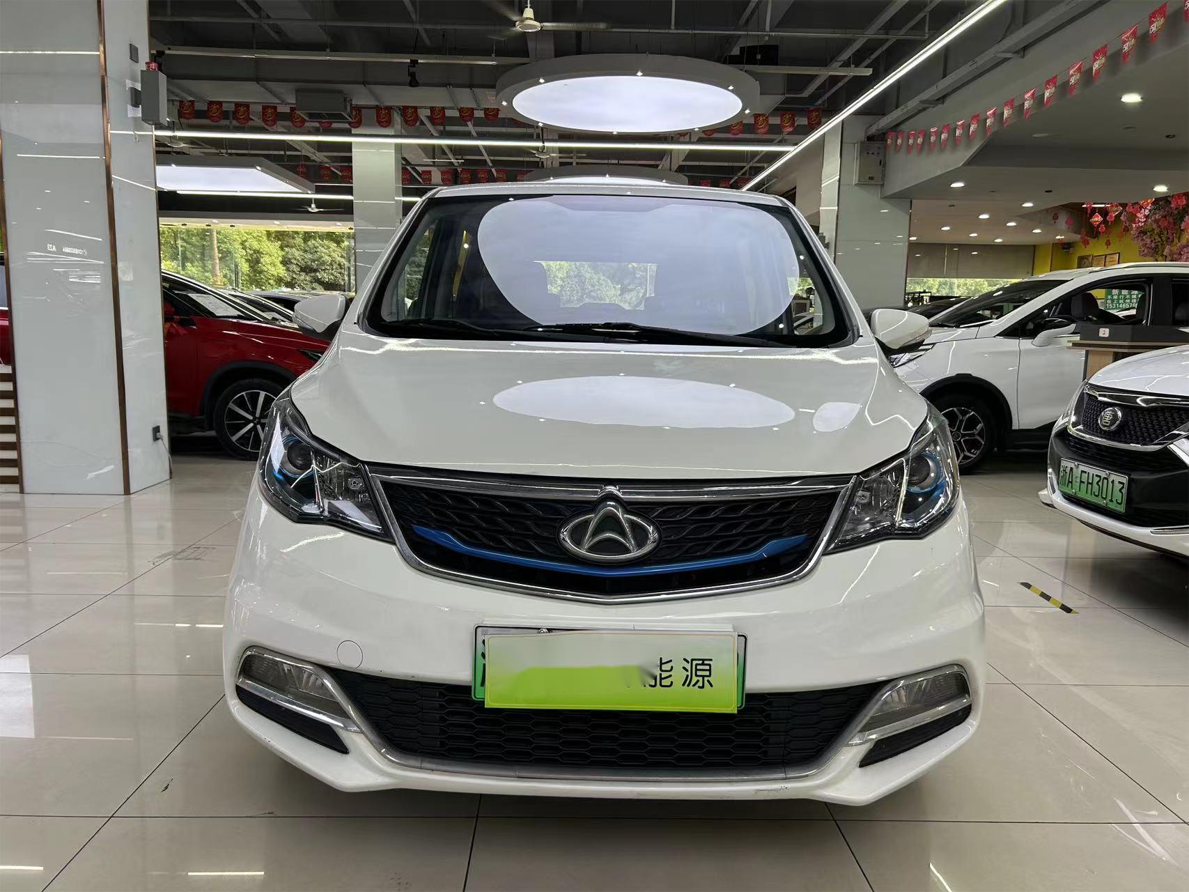 新到长安欧尚a500,18年12月底上牌,纯电续航305公里,续航扎实,5门5座