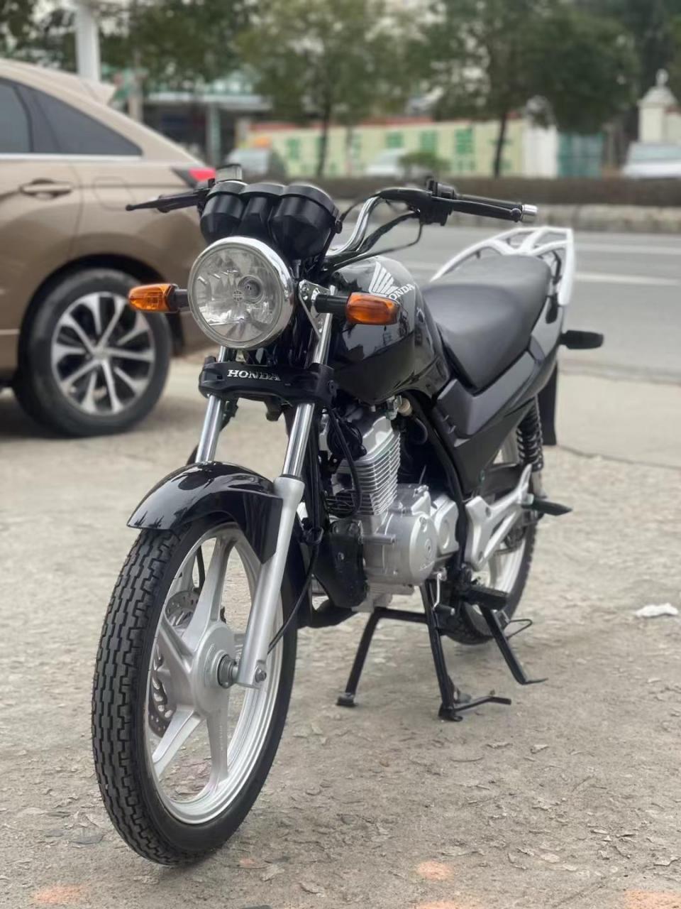 原装五羊本田cbf小战鹰125cc 铝圈碟刹高配置 前后轮胎饱满 发动机