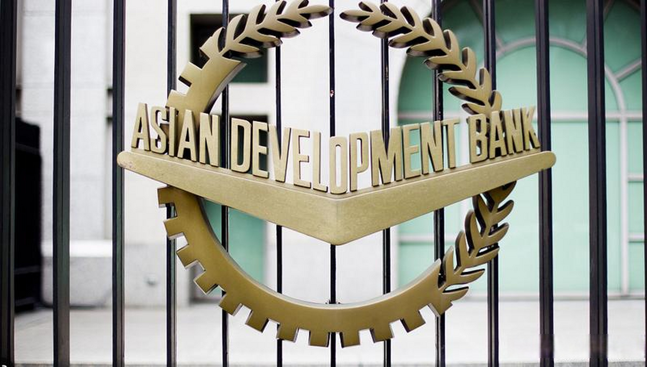 亚洲开发银行在周二发布的最新增长展望中表示,随着消费,旅游和投资的