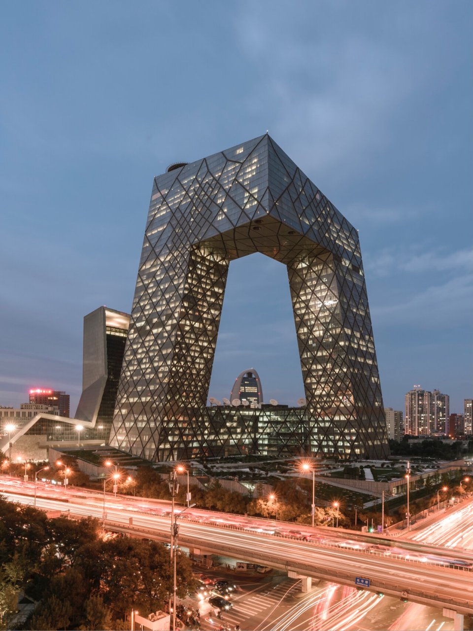 我相机里的央视大楼 cctv央视新大楼,又被戏称为"大裤衩".在国贸建筑