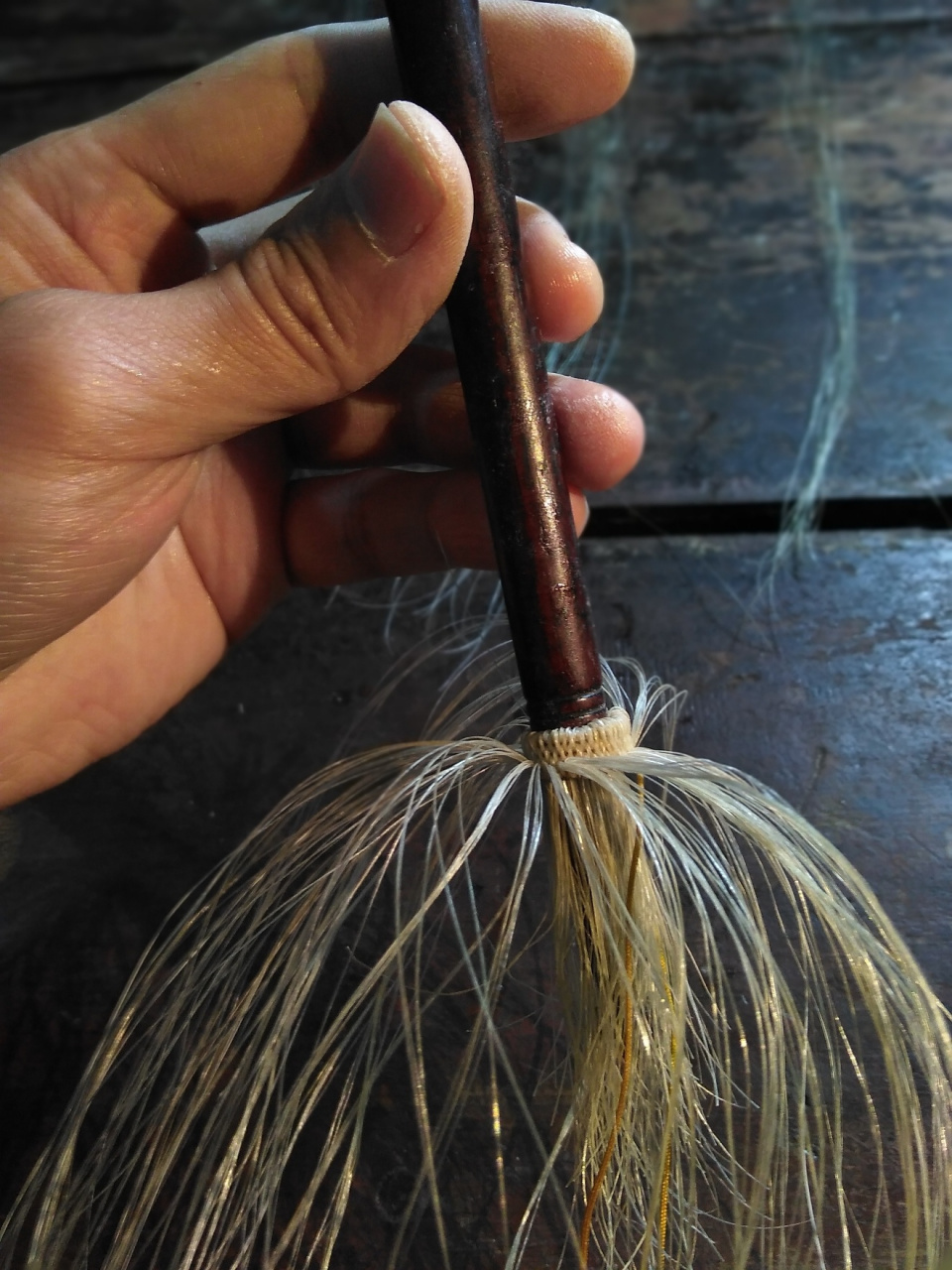 拂尘制作 第二次尝试做拂尘,采用马尾编织,用了一个清代的老拂尘杆子