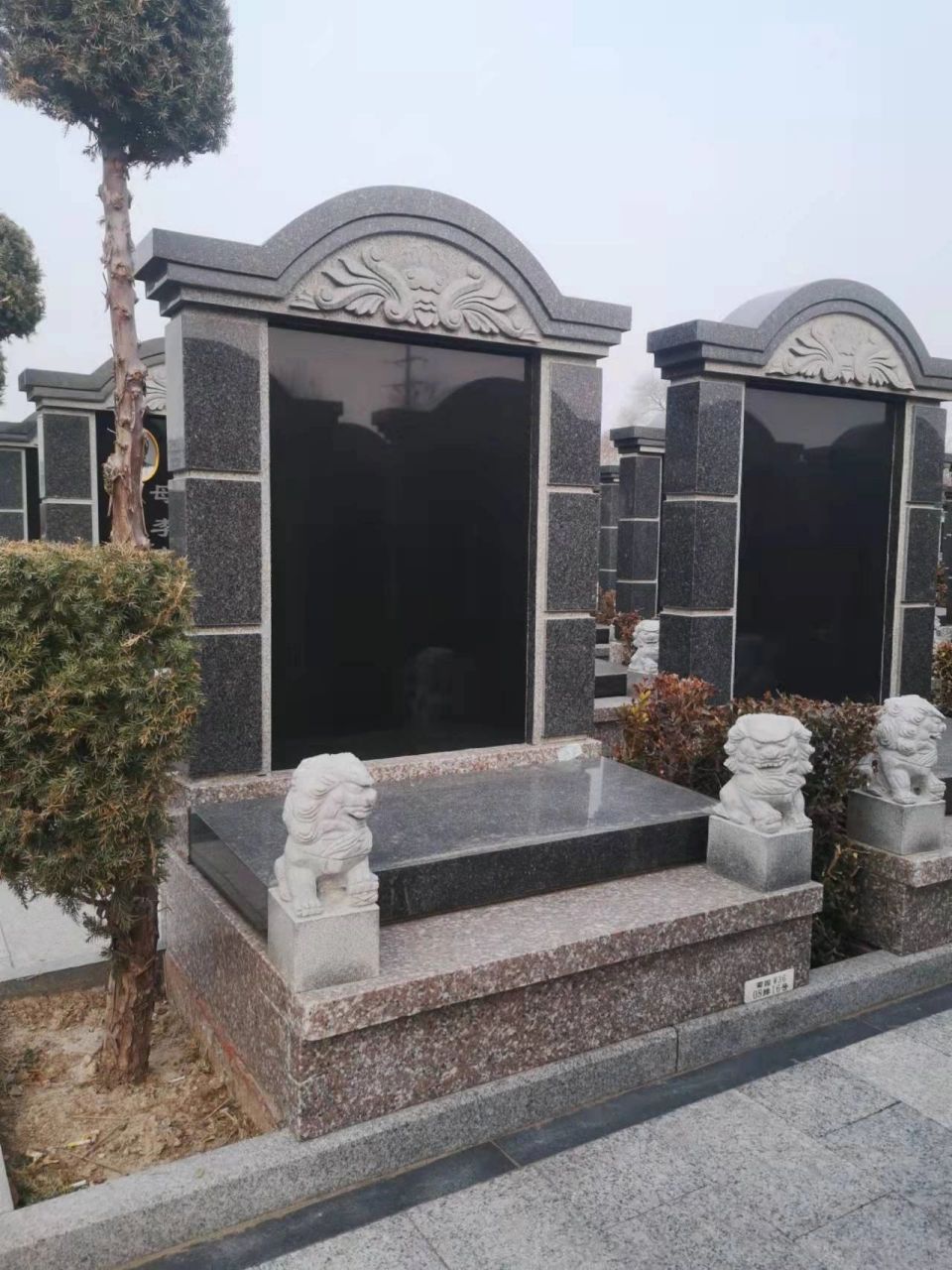 墓前为什么要摆放一对石狮子香炉?