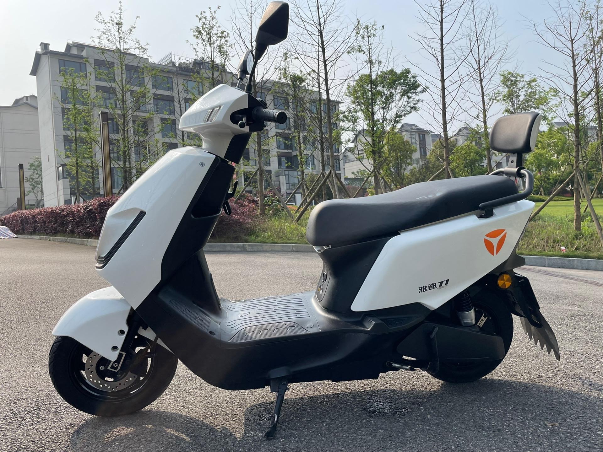 准新雅迪冠能t1,前后碟刹动力大,72v38a雅迪原装石墨烯电池,续航120