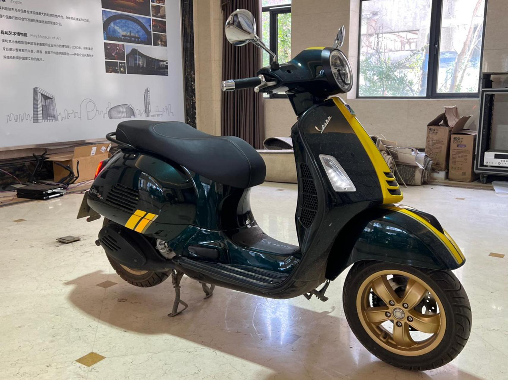 2020年8月大贸vespa gts300 60周年纪念版!