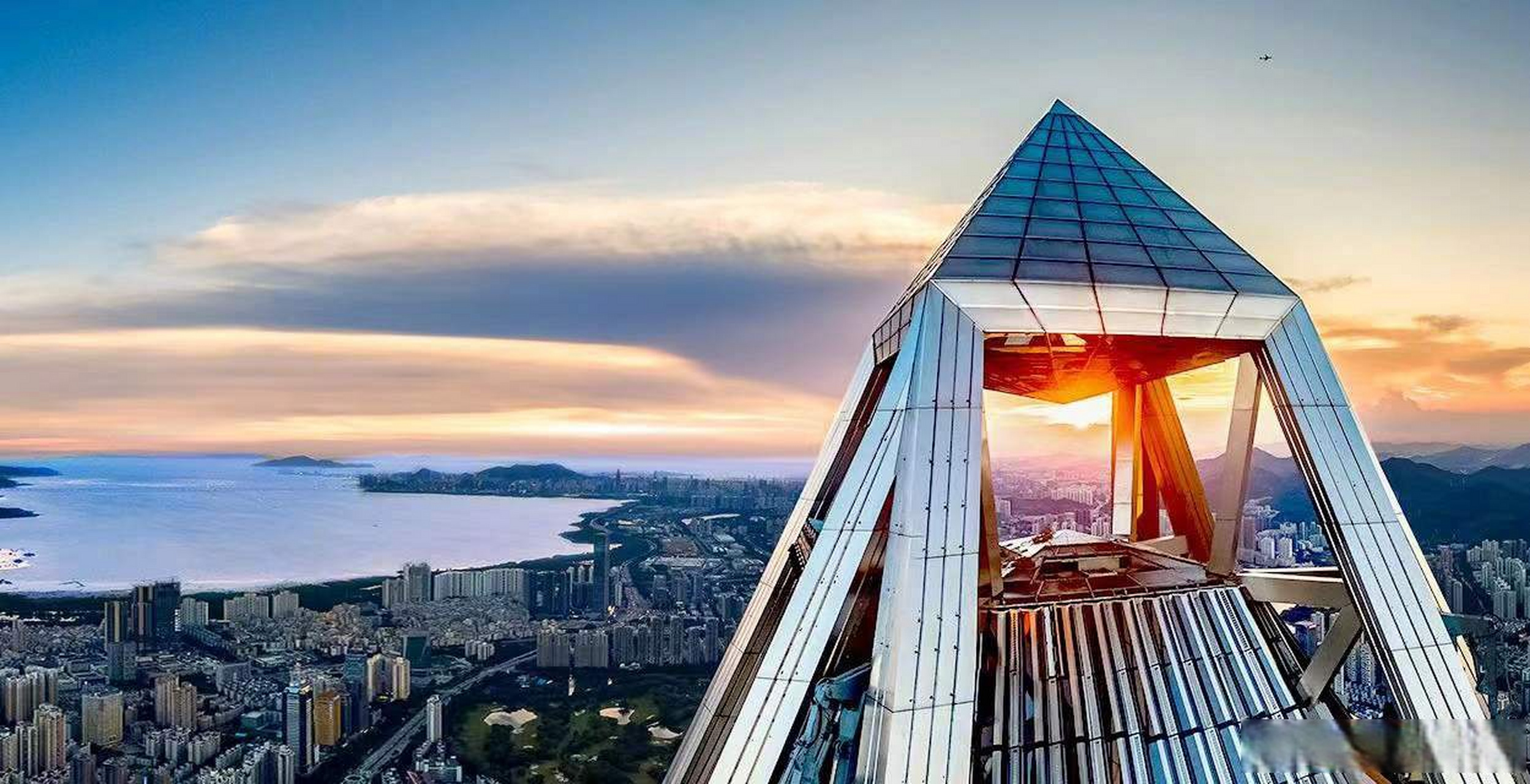 【邓斌出任中国平安首席投资执行官】1月20日,中国平安董事会决议公告