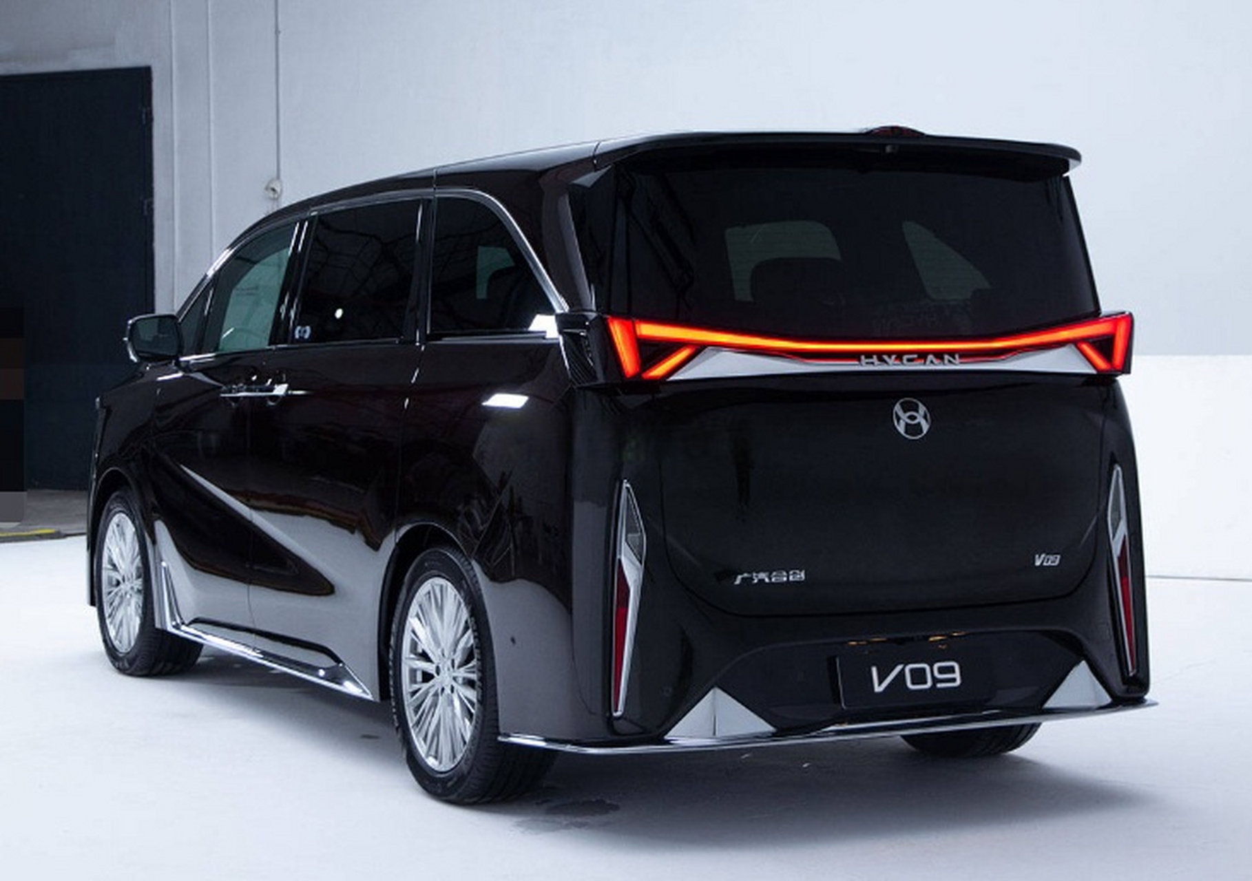 合创mpv,纯电的续航里程按照电池容量大致在六七百公里.