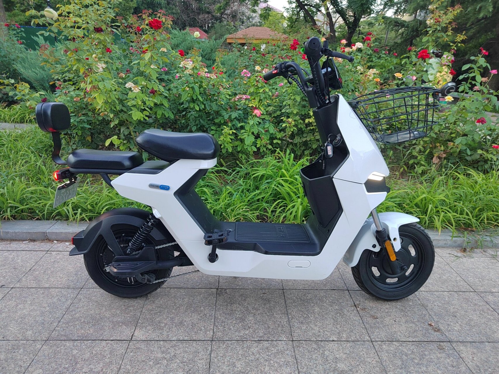 小牛f0动力版,48v18a锂电池,带定位 小牛f0 70电动车,48v18a锂电池