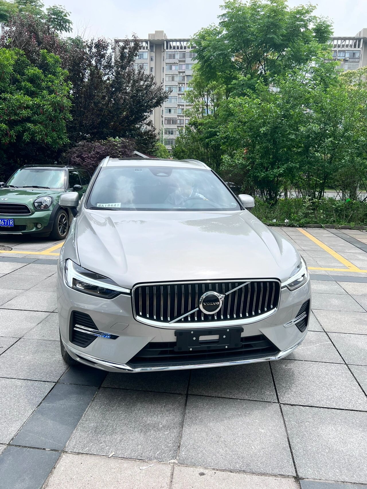 沃尔沃xc60晨光银(奶奶咖咖)和普通银色对比 之前定晨光银时纠结这个