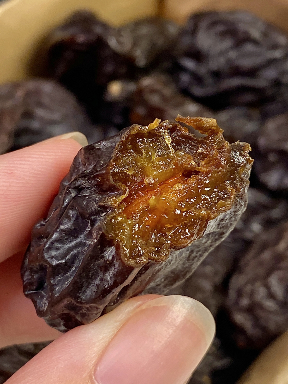 新疆朋友推荐的西梅干!🤣真不愧特产之光! 新疆那边的特产!西梅干! 