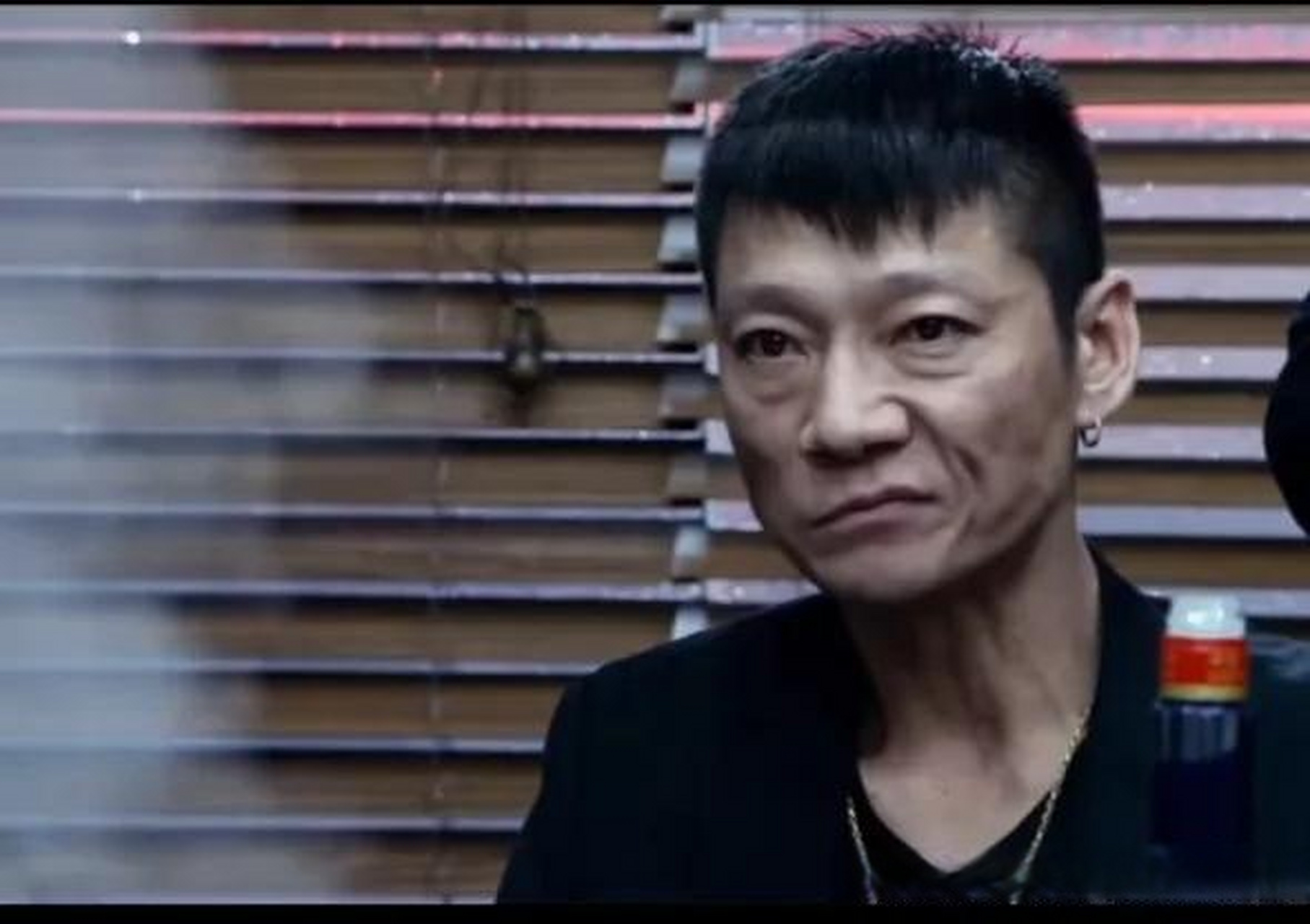 的头,太有喜感了,论狠人谁都比不上大声发,论挨打最痛的黑老大马仔