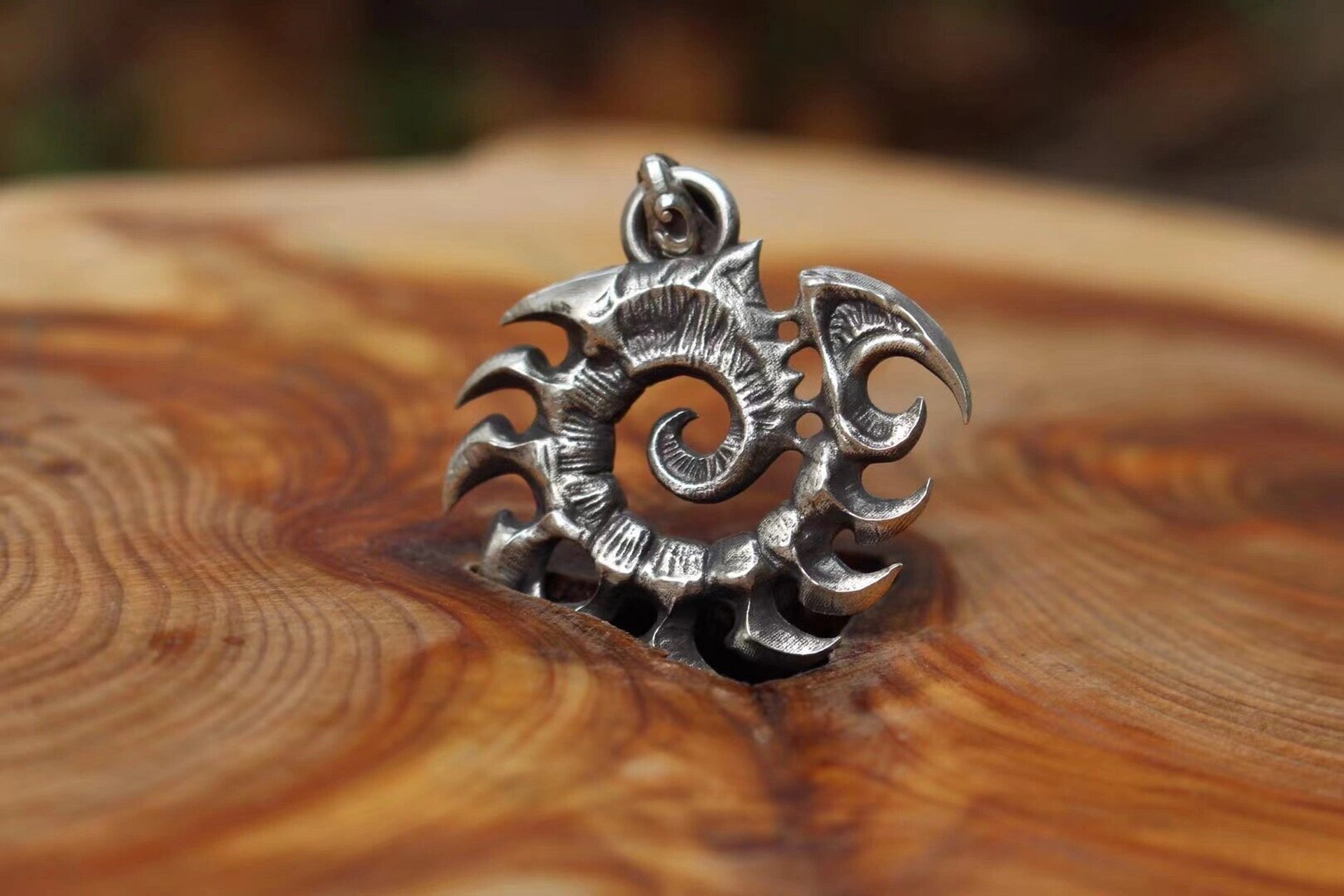 雍正皇帝特务专用暗器血滴子 血滴子,明末清初通俗小说中记载的暗器.