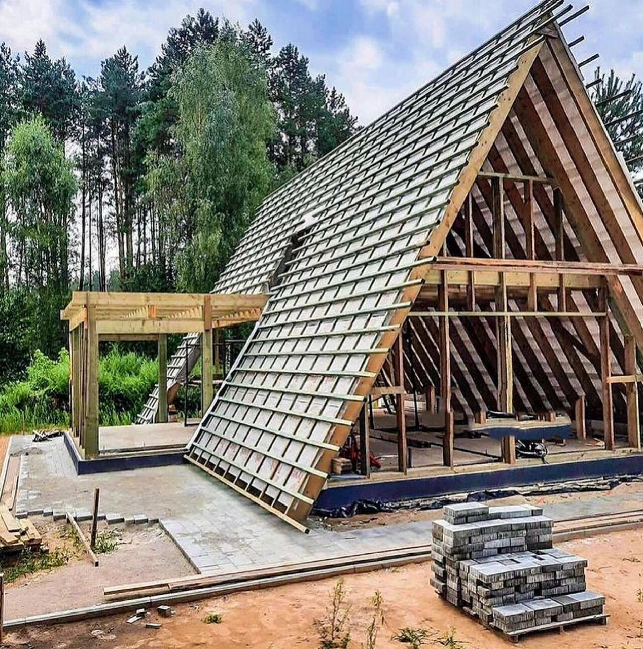 三角木屋快完工啦 一整个期待住 咱就是说还得是老师傅 一个月搭差不