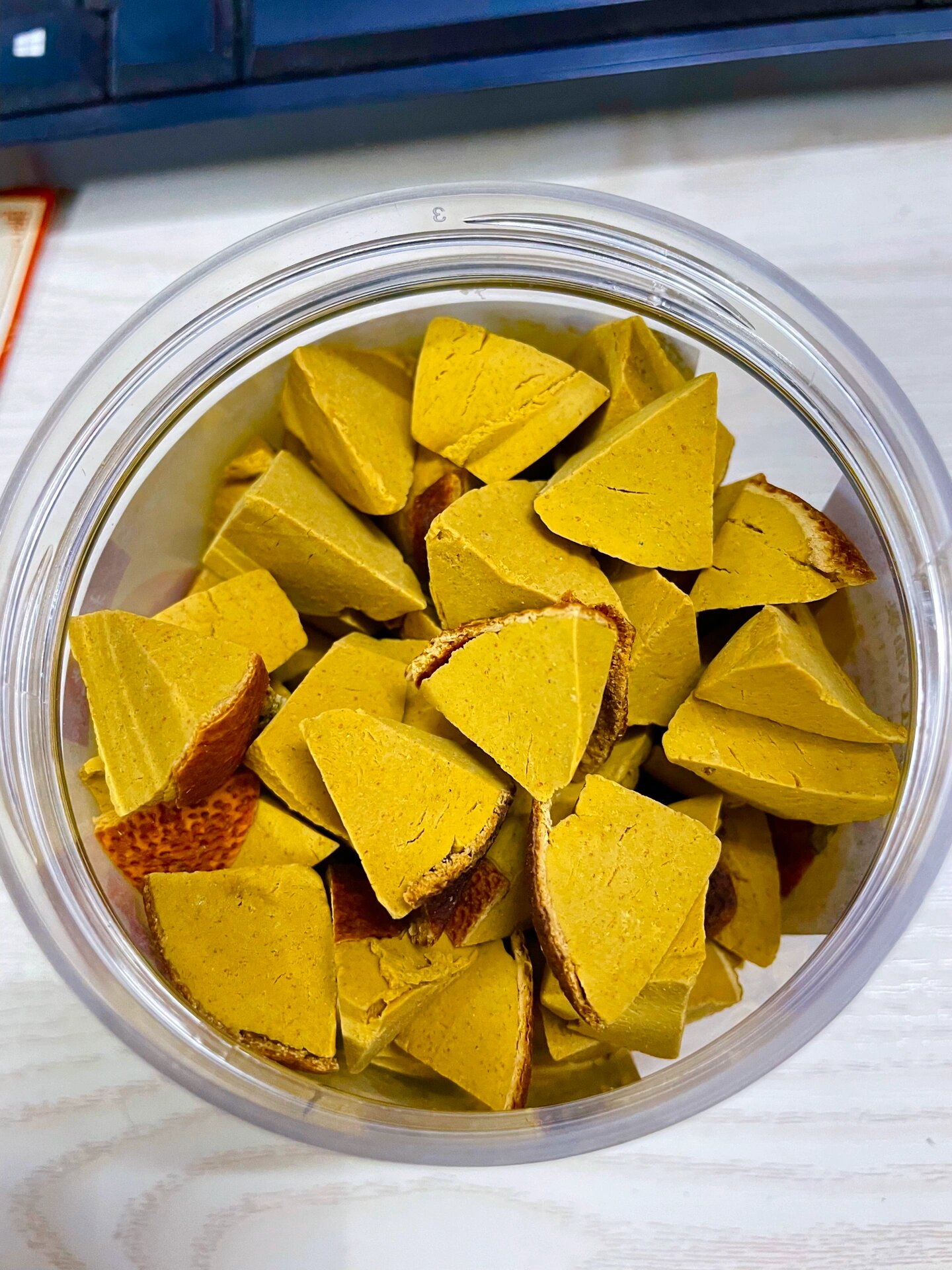 八仙果味道不错的,无论放在嘴里慢慢咀嚼还是泡水喝都很不错的,对慢性