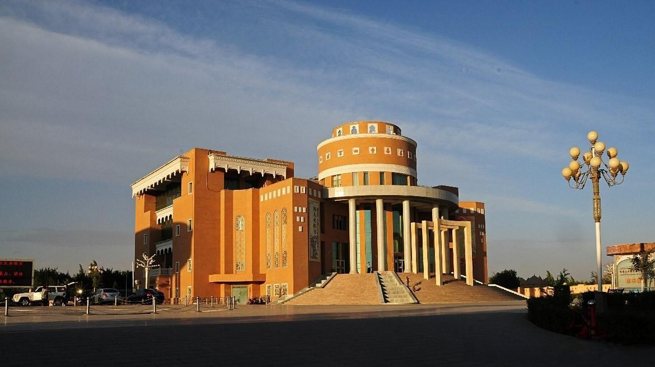 掌上博物馆 | 哈密市博物馆 哈密市博物馆位于新疆维吾尔自治区哈密市