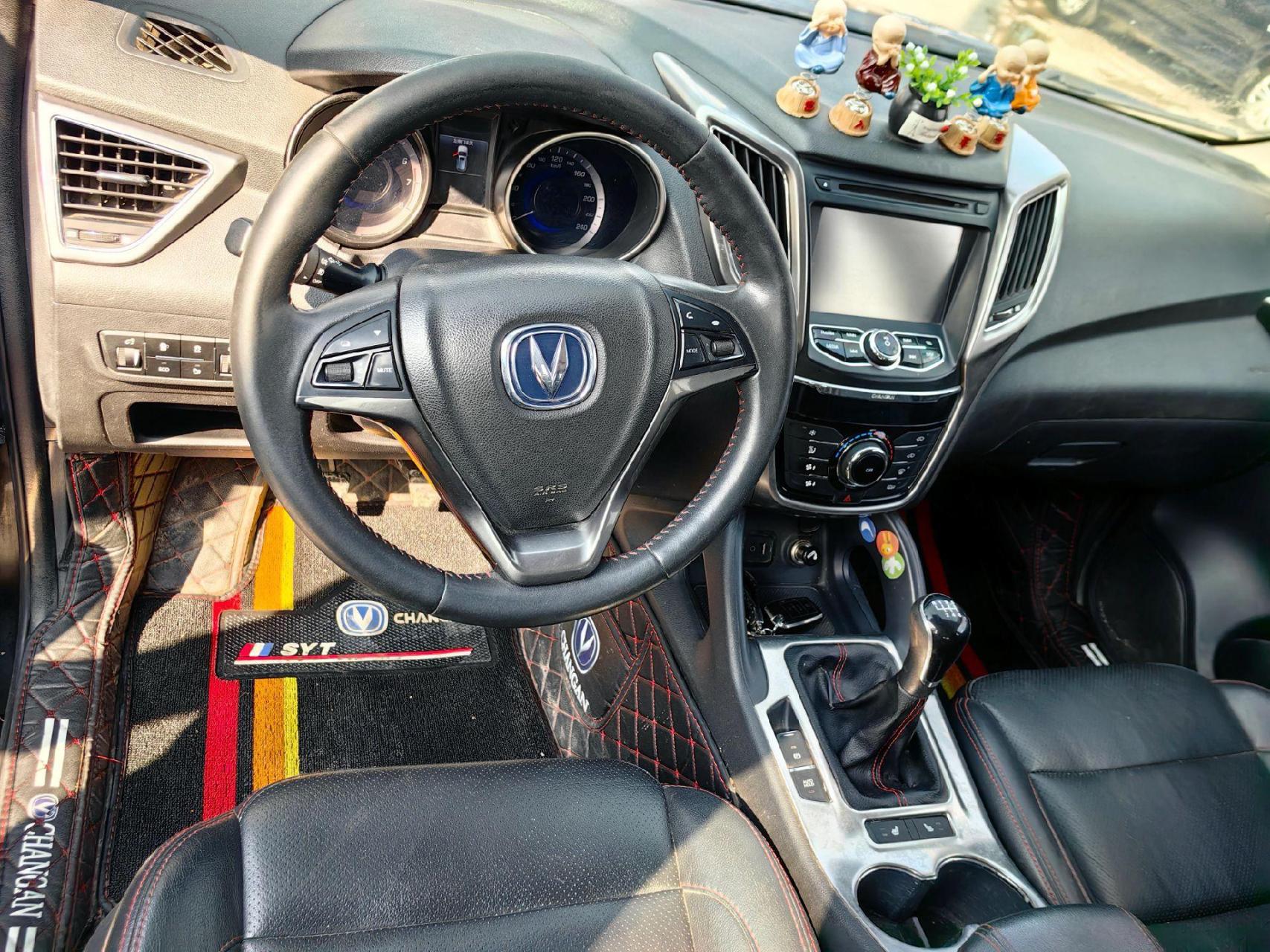 15年长安cs75  手动挡高配  车况原版 实表八万多公里  费用八月