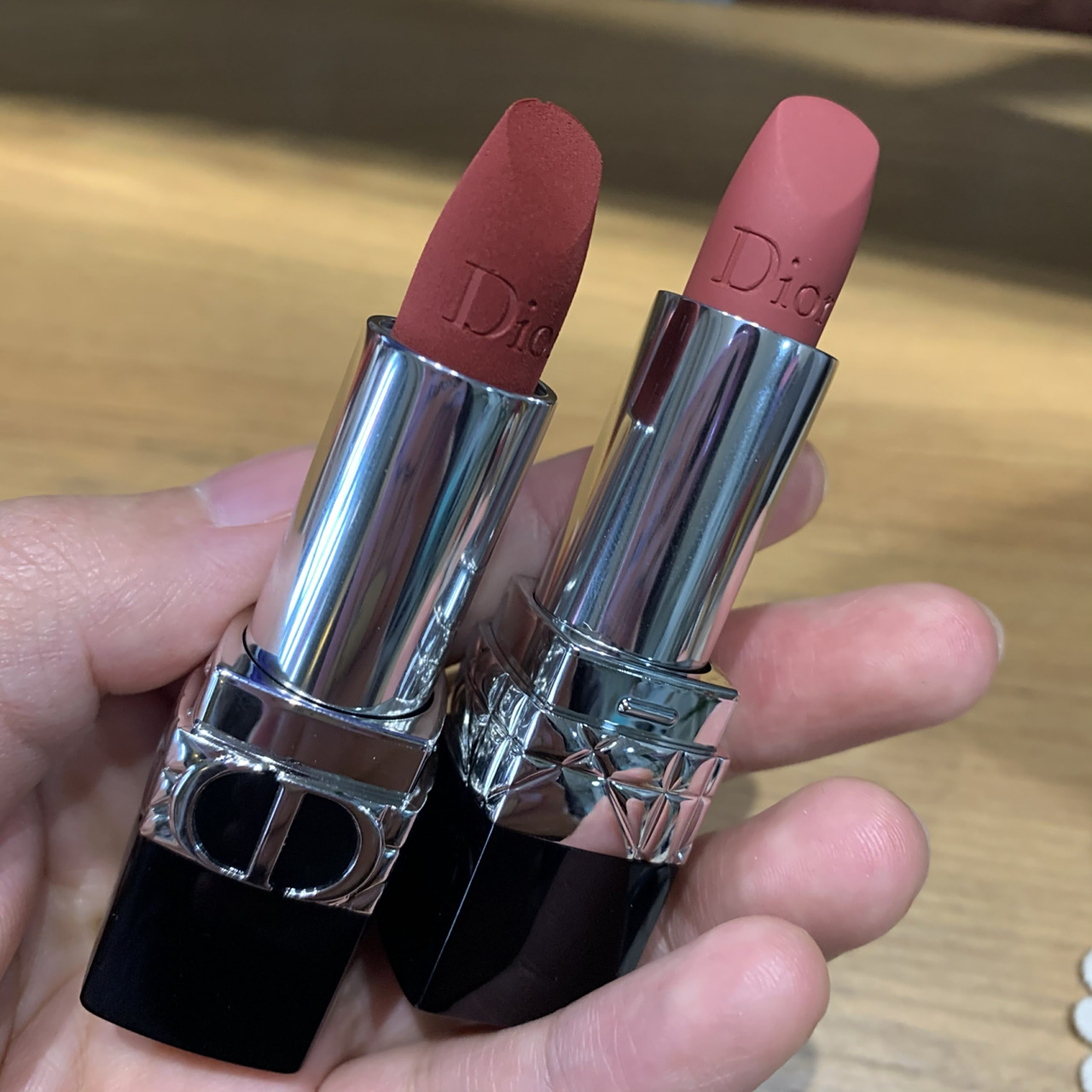 全新迪奥丝绒720对比迪奥哑光772 今天拿了两只新的对比下,720和772