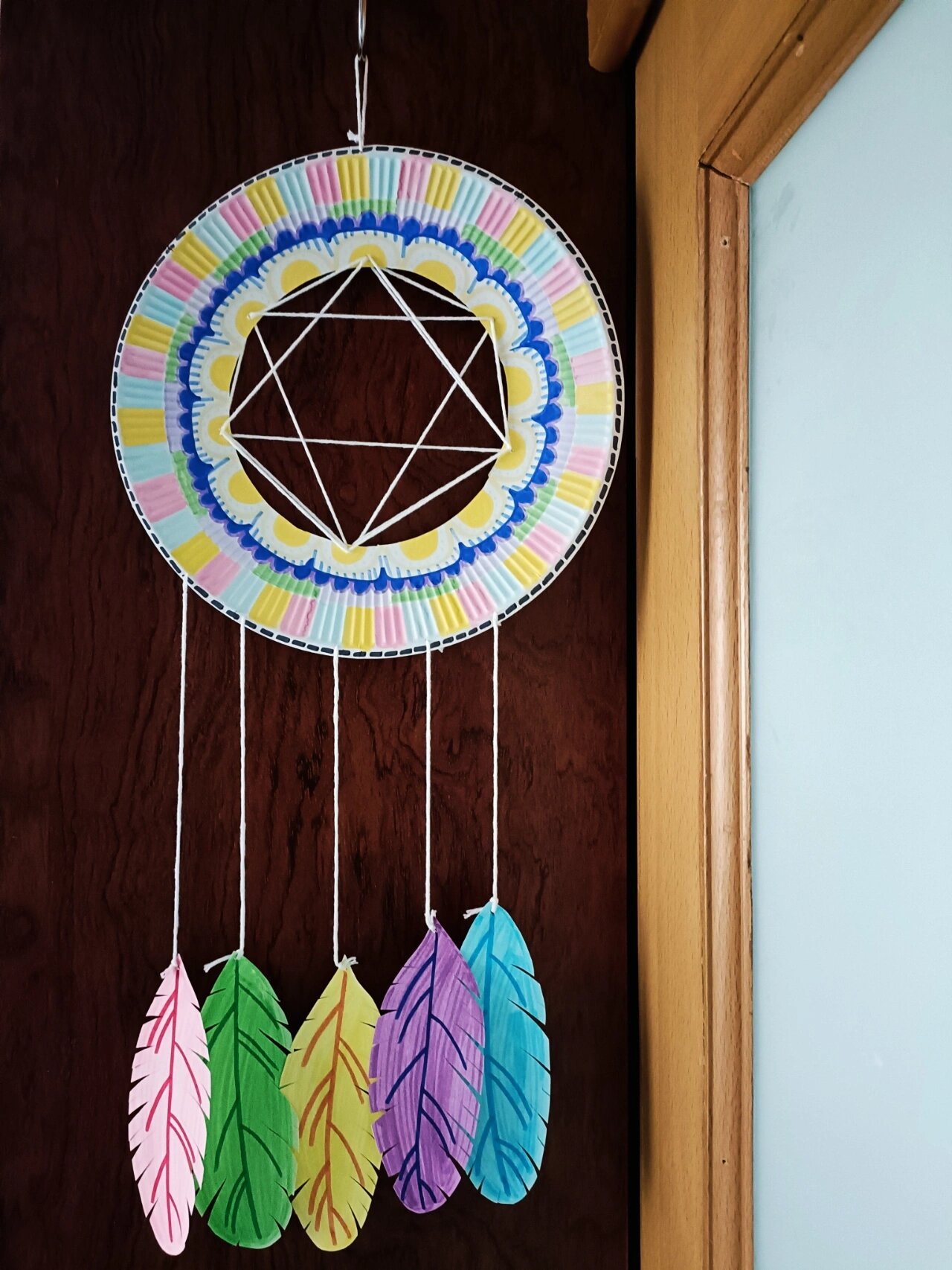 一个用纸盘做的捕梦网简单手工