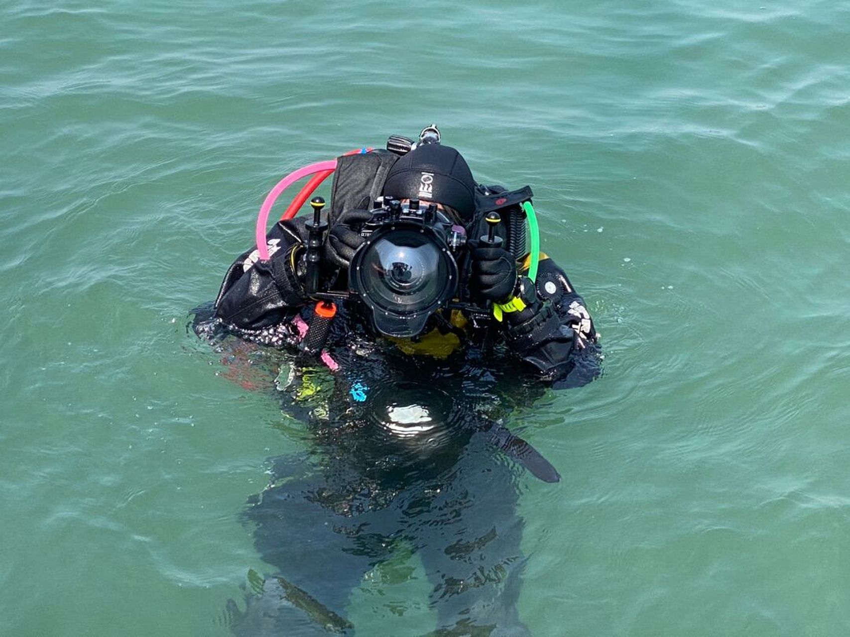 大公岛潜水07 从奥帆出发 乘船1h到达 因为温度原因 全队干衣下水