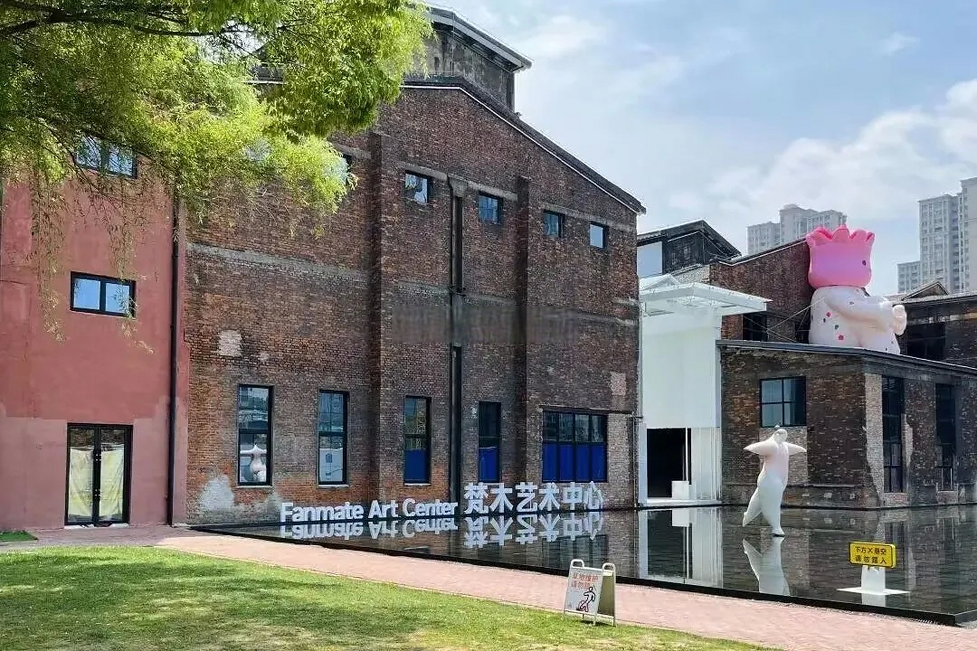 合柴·梵木艺术中心位于合柴1972,总面积约1400平方米,是全省首家可