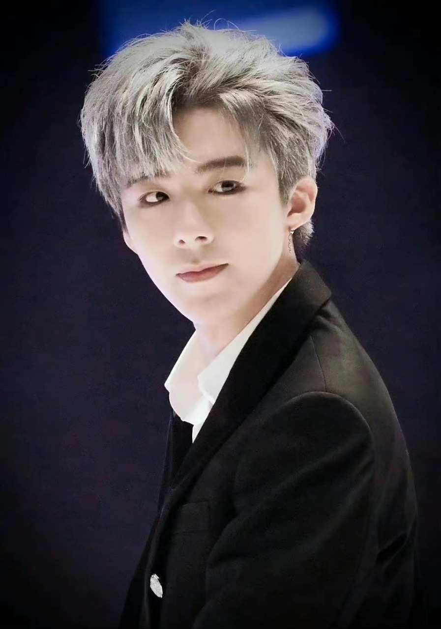 内娱男明星银发造型##明星时尚发型#  盘点了一下男明星银发造型,都