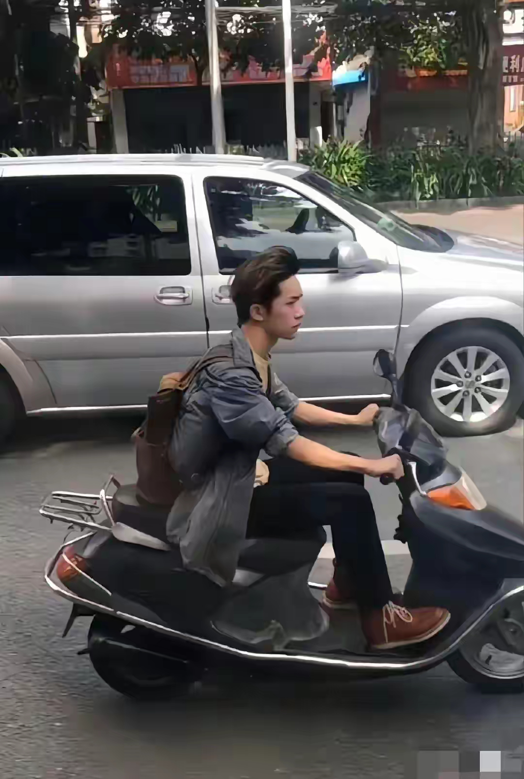 就算是易烊千玺来了广西也要开大公主,一下就变成了"那个开电车的那个