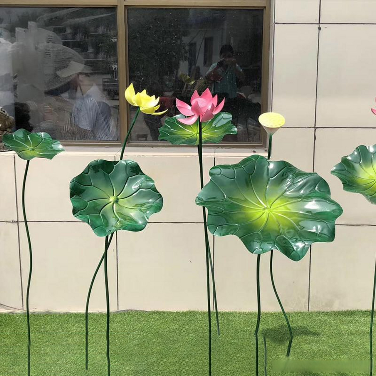 玻璃钢雕塑# #荷花# #仿真荷花# 池塘荷花玻璃钢雕塑造型精细,几何