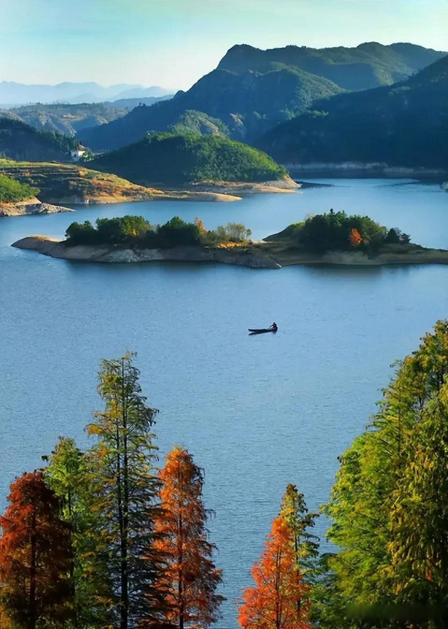 上联:赏千山美景; 诚邀下联 上联:赏千山美景 下联:阅五湖秋色 请继续