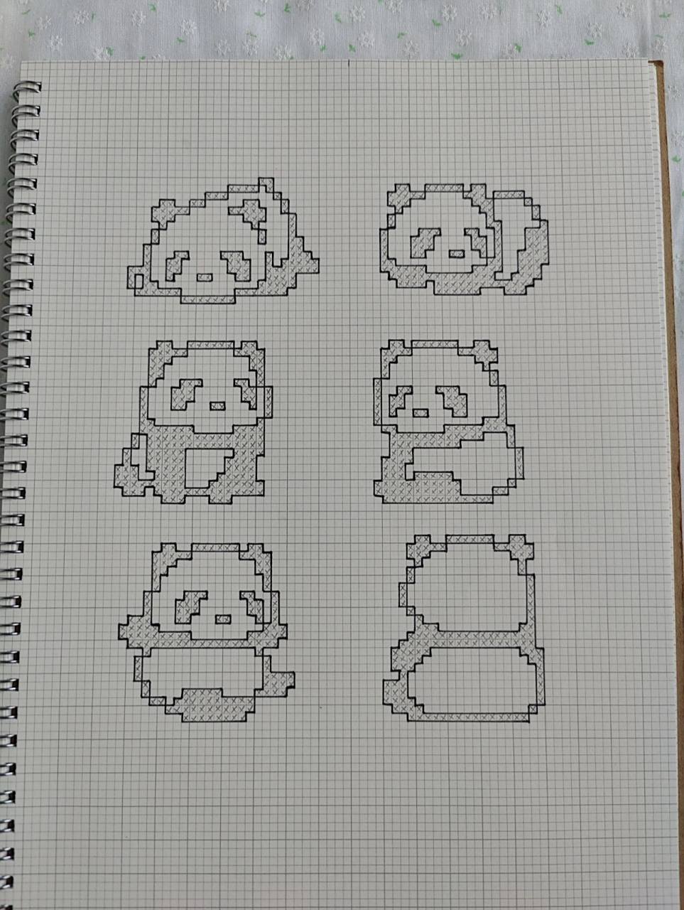 像素画80【临摹】小熊猫合集 a4 2.5mm网格本 可以用b5画单个