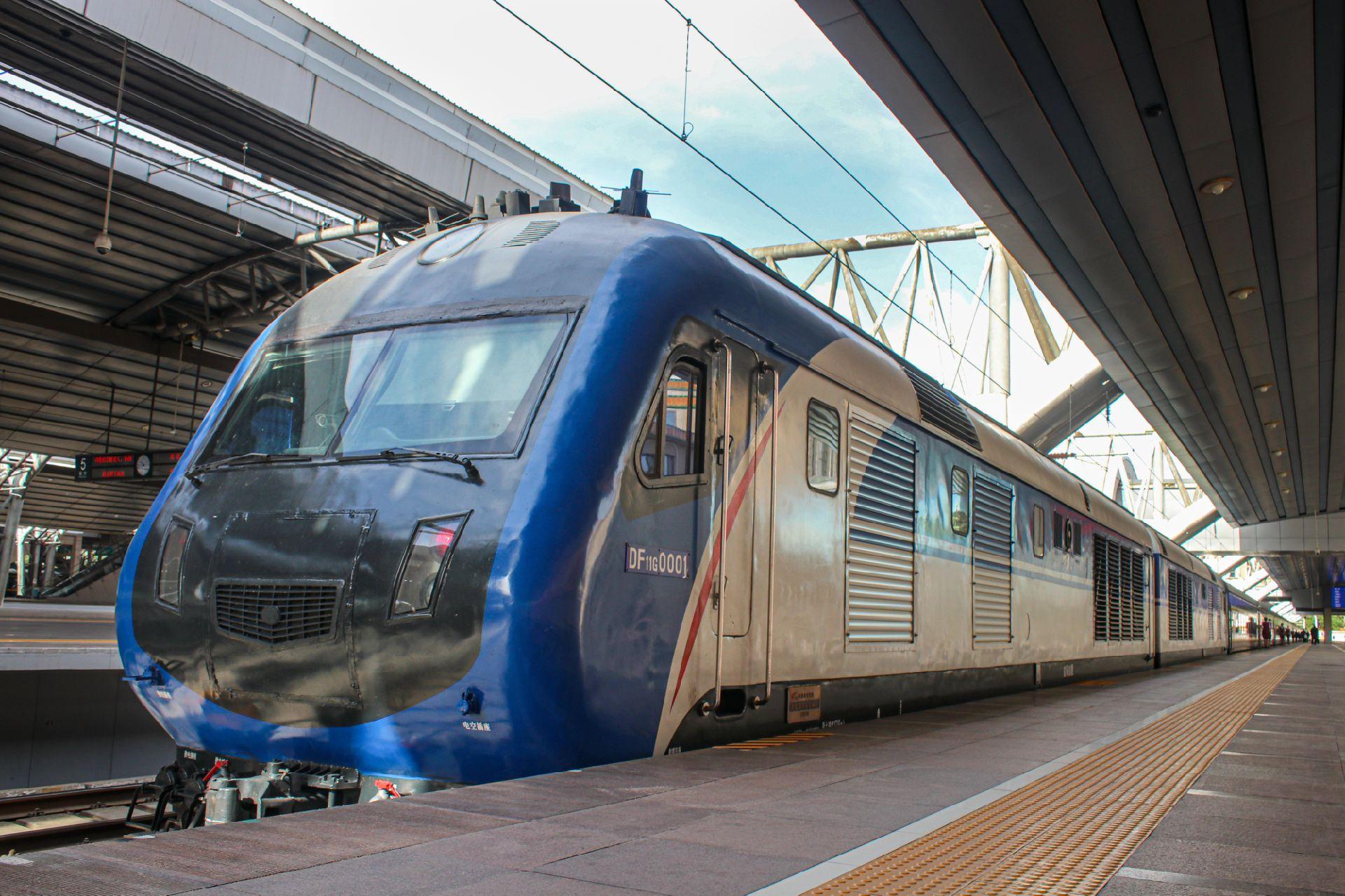 五提产物-df11g第一车,中国最成功的内燃机车之一,来自2003年的df11g