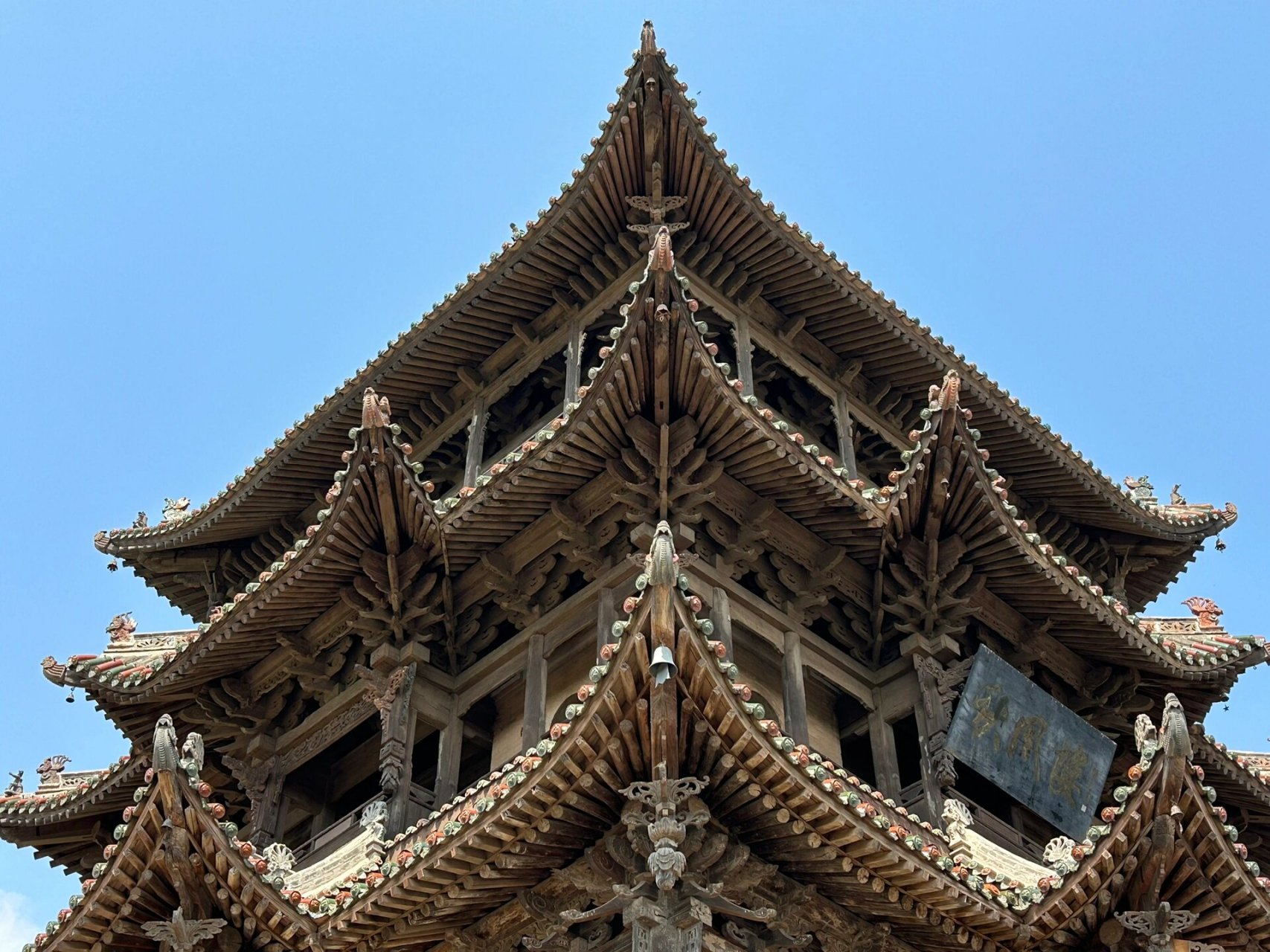 山西古建筑之 万荣后土祠·秋风楼      后土祠 位于万荣的黄河岸边