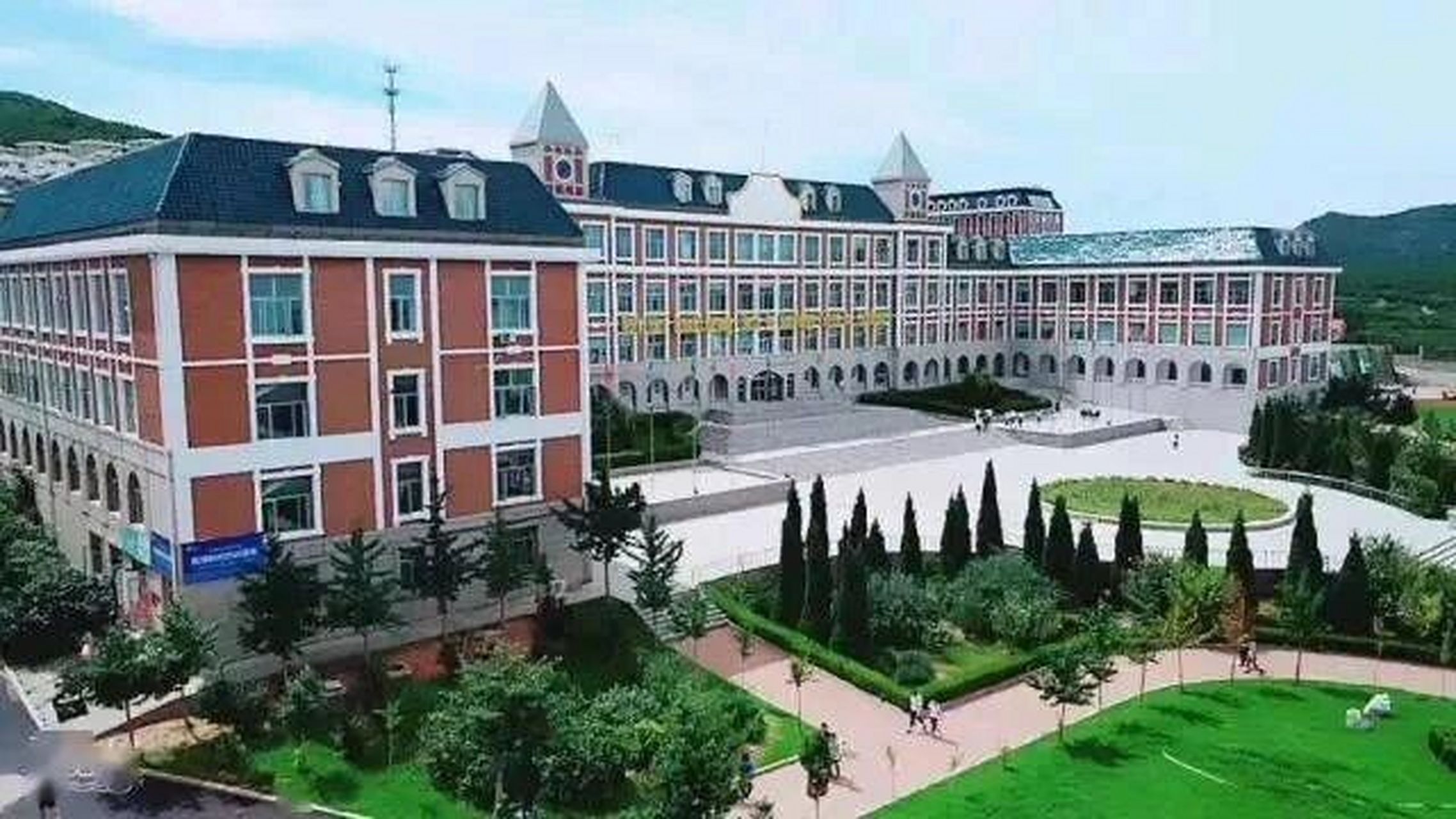 大连枫叶职业技术学院 23届护理新生 学校谈恋爱和仪表抓的严吗另外